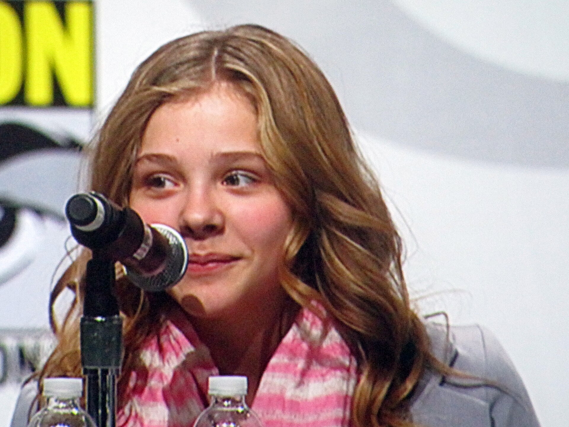 Imagem de referência relacionada a Chloë Moretz, item descrito como atriz norte-americana
