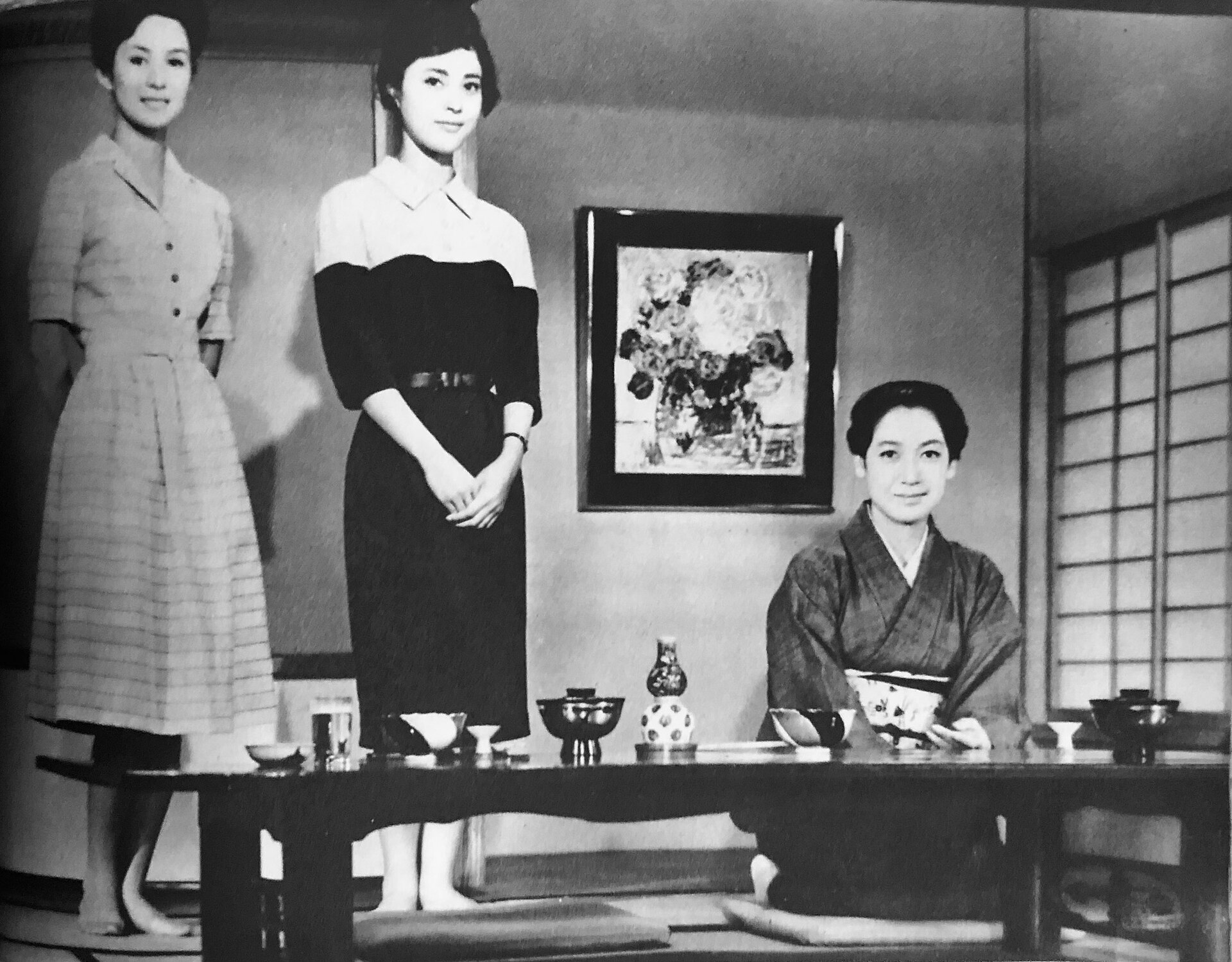 Imagem de referência de Akibiyori, descrito nos dados abertos como filme de 1960 dirigido por Yasujirō Ozu