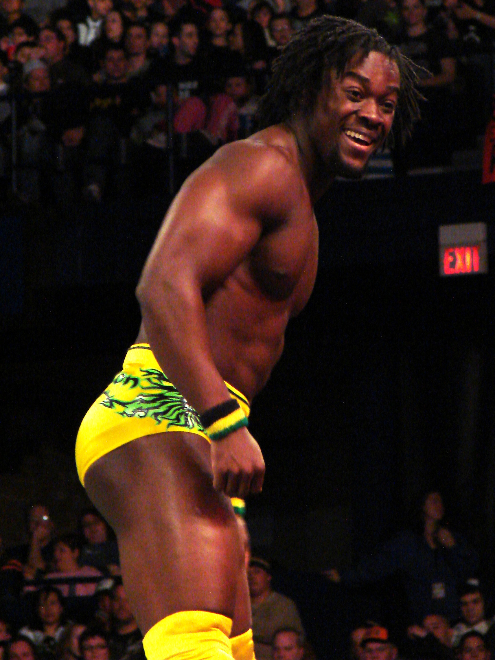 Imagem de referência de Kofi Kingston, descrito nos dados abertos como lutador profissional ganense-americano