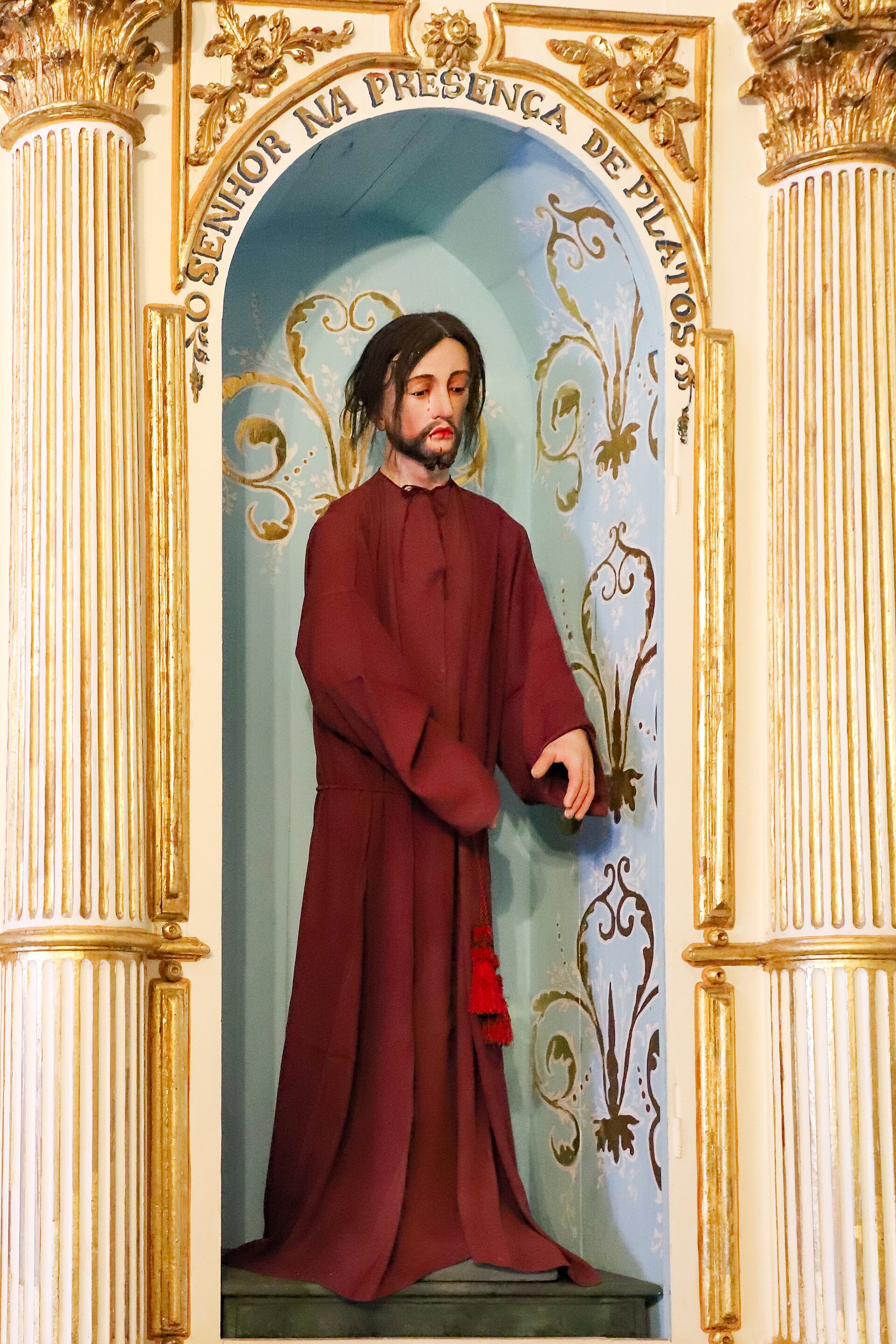 Imagem de referência de O Senhor na presença de Pilatos, descrito nos dados abertos como estátua na Igreja da Ordem Terceira de São Francisco, Salvador, Bahia