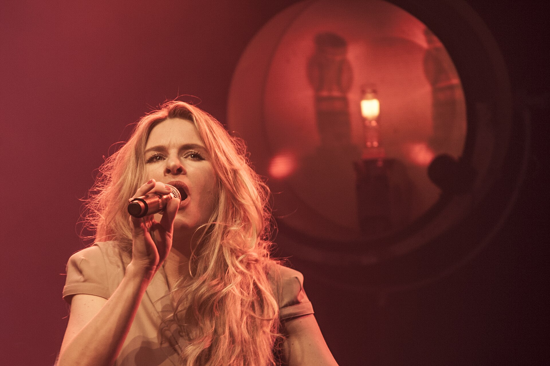 Imagem de referência de Sandra van Nieuwland, descrito nos dados abertos como cantora neerlandesa
