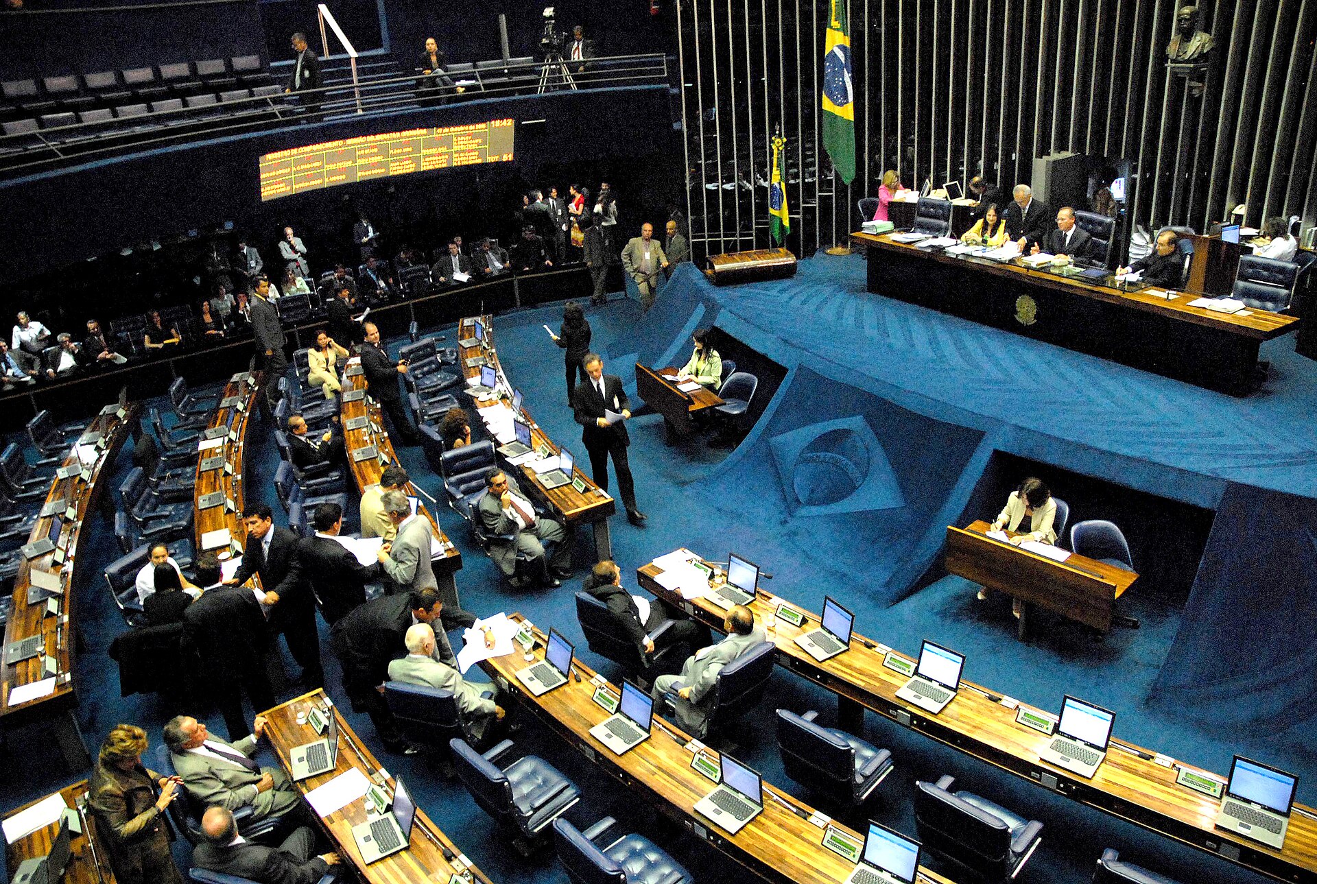 Imagem de referência de Senado Federal do Brasil, descrito nos dados abertos como uma das duas instâncias federais do poder Legislativo brasileiro