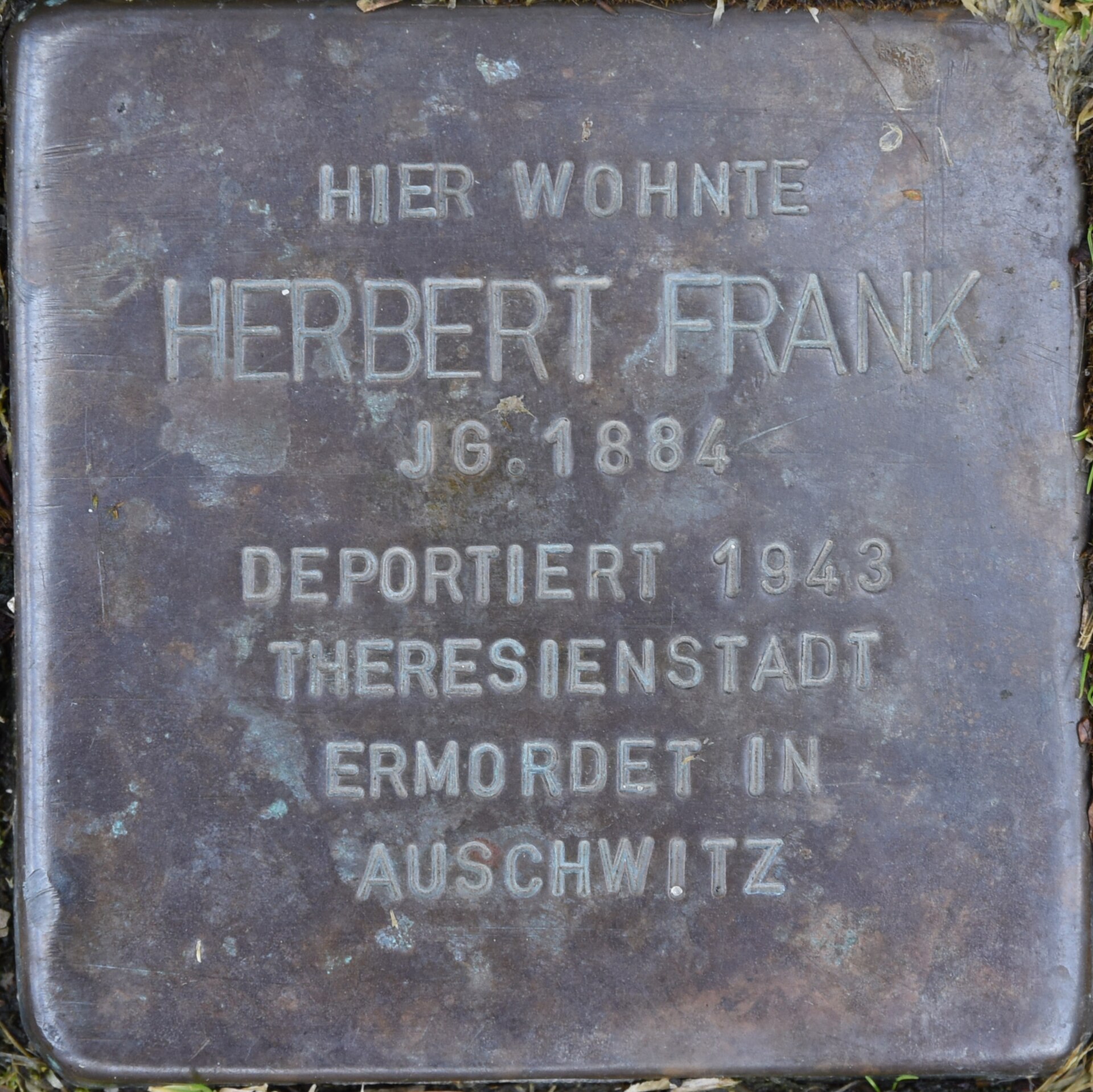 Imagem de referência de Stolperstein para Herbert Frank, descrito nos dados abertos como stolperstein em Stadtoldendorf, Alemanha