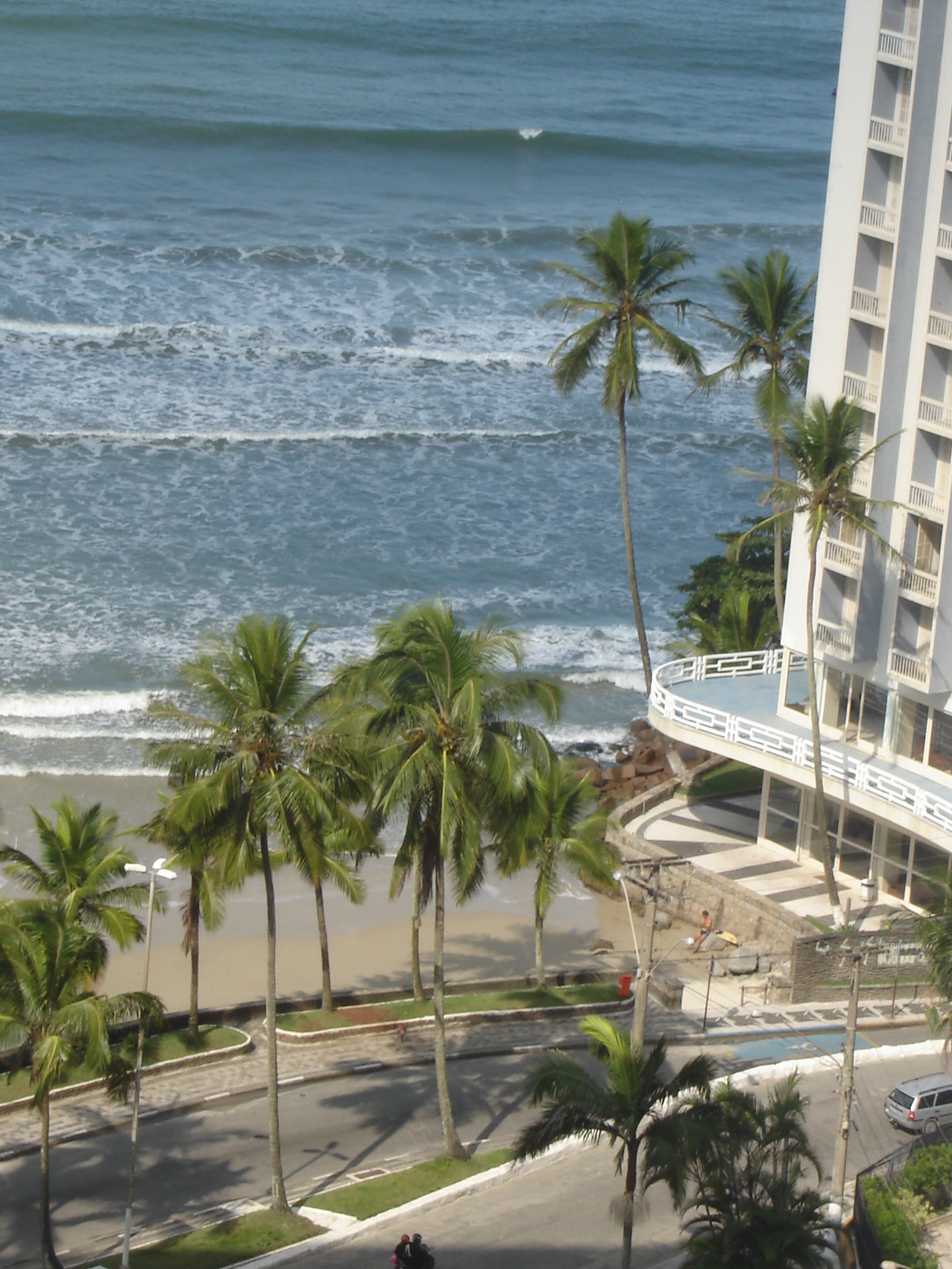 Imagem de referência relacionada a Edifício Sobre as Ondas, item descrito como edifício em Guarujá, Brasil