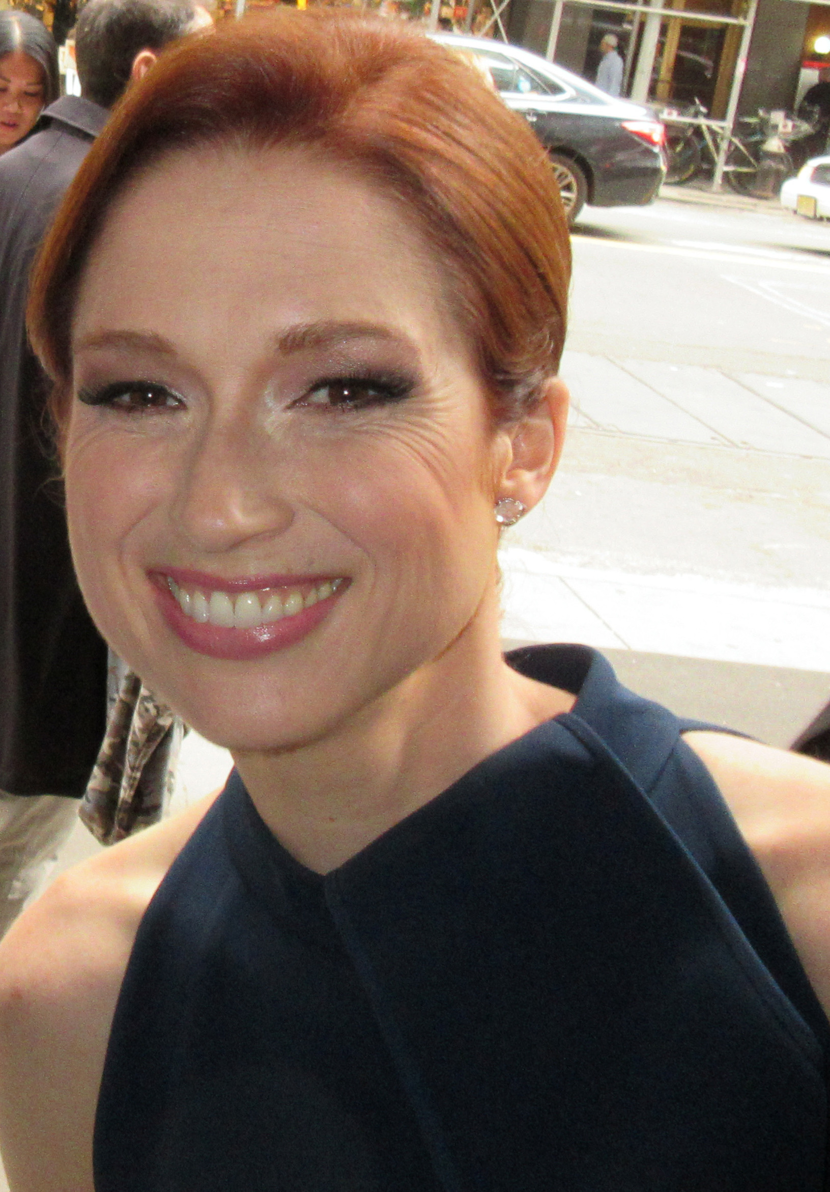 Imagem de referência relacionada a Ellie Kemper, item descrito como atriz, comediante e escritora estadunidense