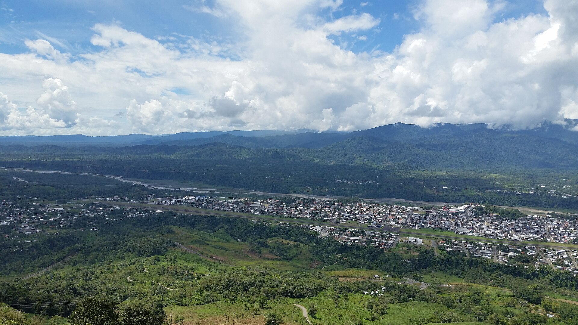 Imagem de referência relacionada a Macas, item descrito como capital da província de Morona-Santiago, Equador