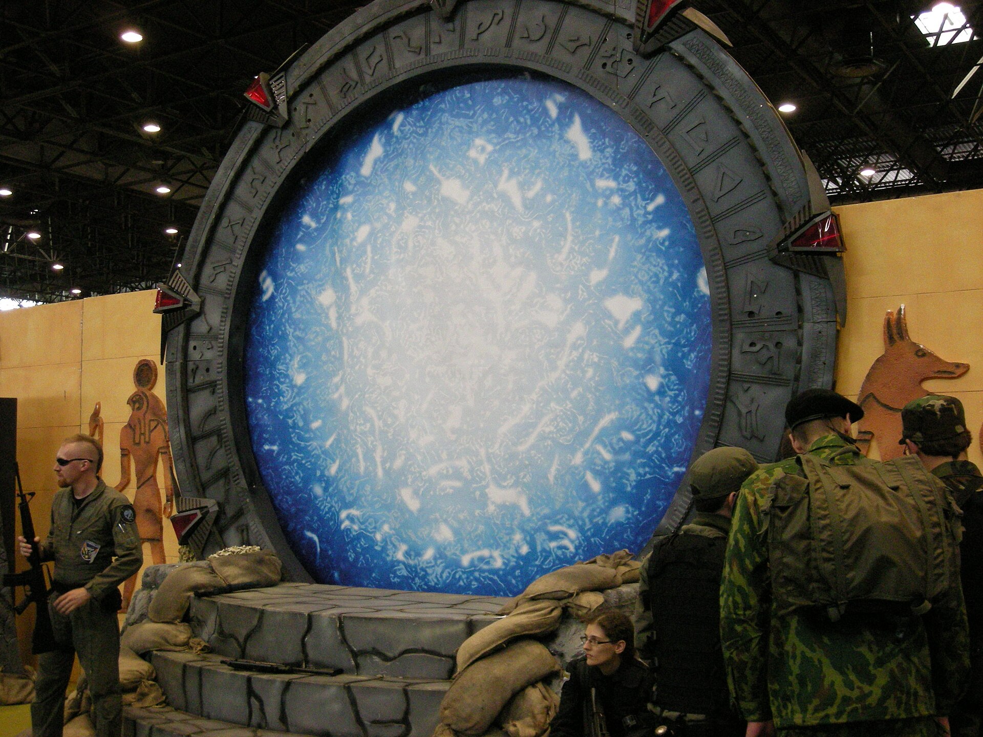 Imagem de referência de Stargate, descrito nos dados abertos como filme dirigido por Roland Emmerich