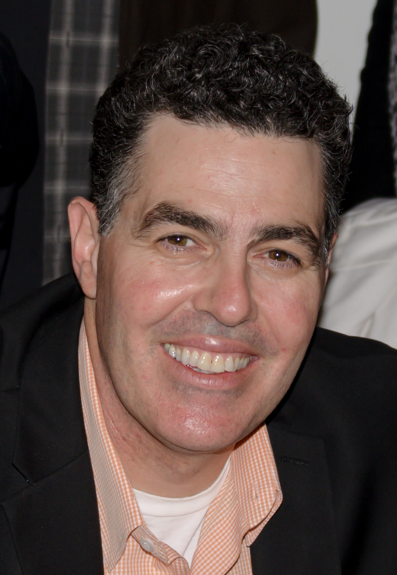 Imagem de referência de Adam Carolla, descrito nos dados abertos como apresentador de radio e televisão e ator estadounidense