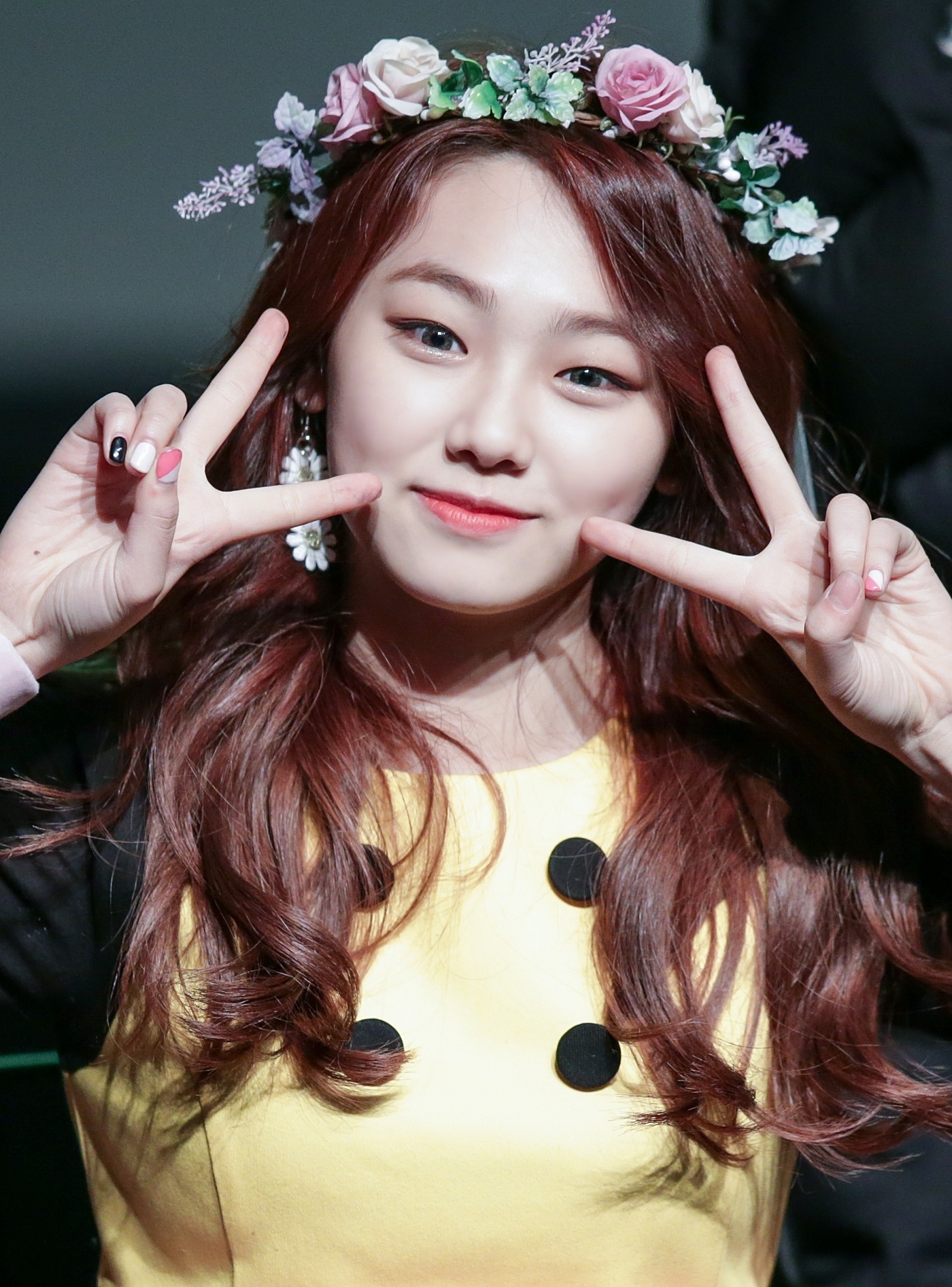 Imagem de referência de Kang Mi-na, descrito nos dados abertos como cantora e rapper sul-coreana