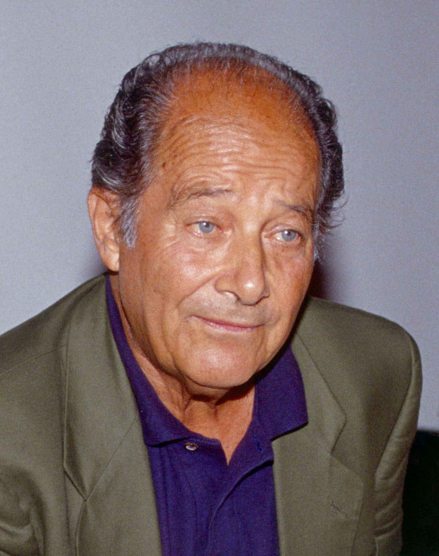 Imagem de referência de Gillo Pontecorvo, descrito nos dados abertos como cineasta italiano