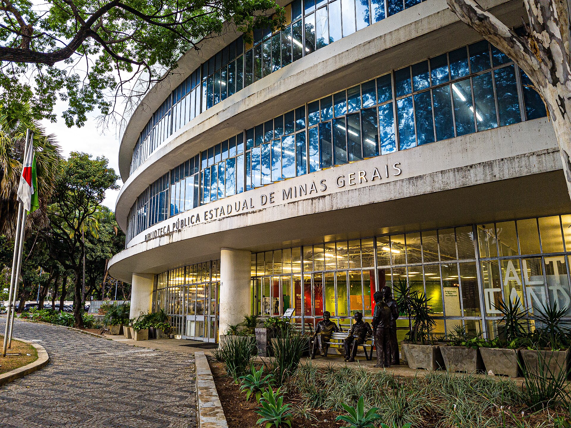 Imagem de referência de Biblioteca Pública Estadual Luiz de Bessa, descrito nos dados abertos como biblioteca pública no município brasileiro de Belo Horizonte
