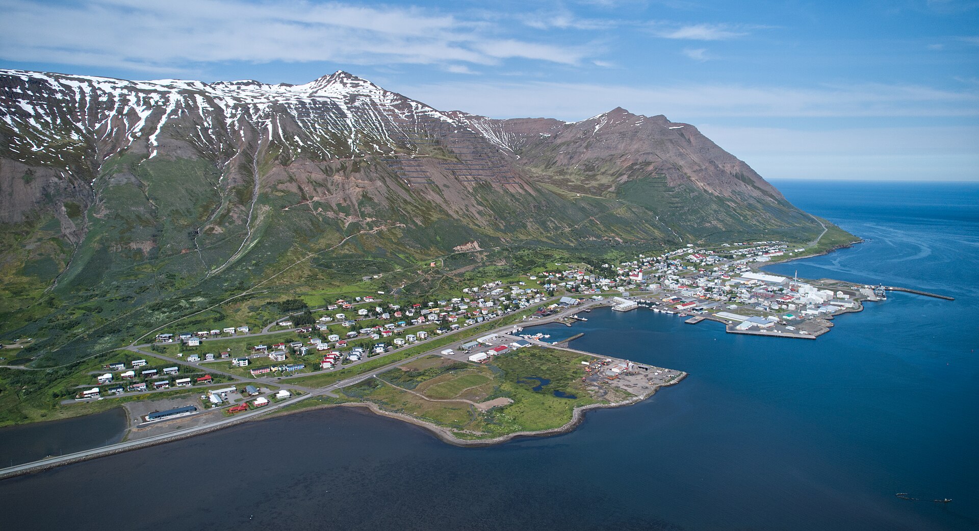 Imagem de referência relacionada a Siglufjörður, item descrito como registro de referência sobre Siglufjörður, organizado a partir de dados estruturados abertos