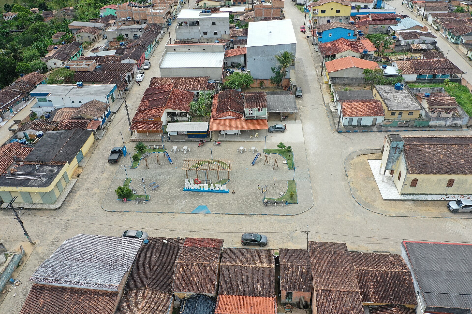 Imagem de referência relacionada a Monte Azul, item descrito como povoado baiano do município de Jucuruçu