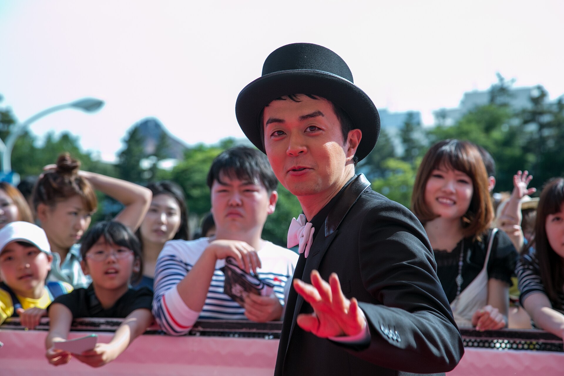 Imagem de referência de Kenichi Maeyamada, descrito nos dados abertos como músico japonês