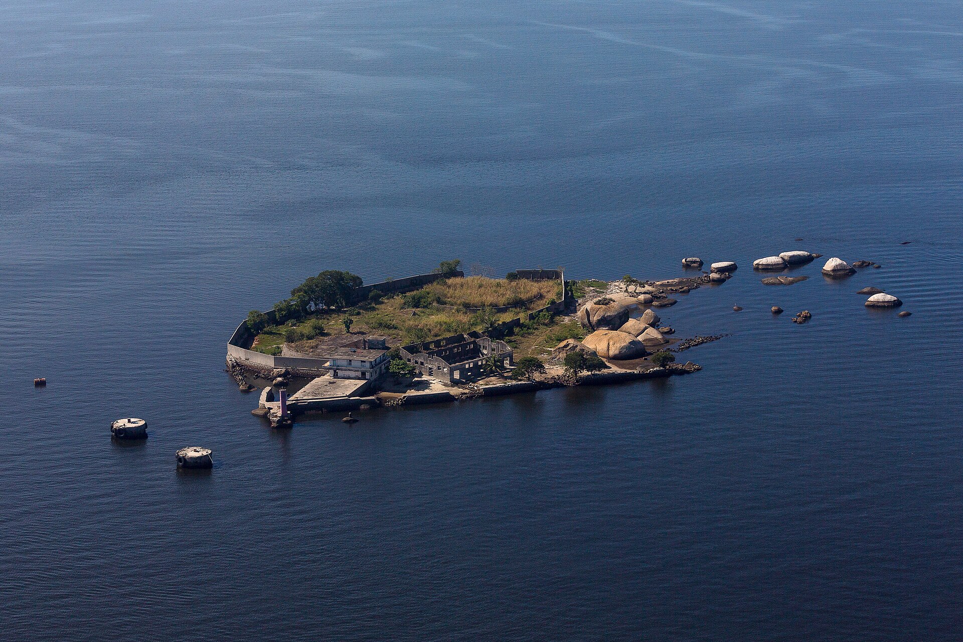 Imagem de referência relacionada a Ilha Itapacis, item descrito como ilha no Rio de Janeiro, Brasil