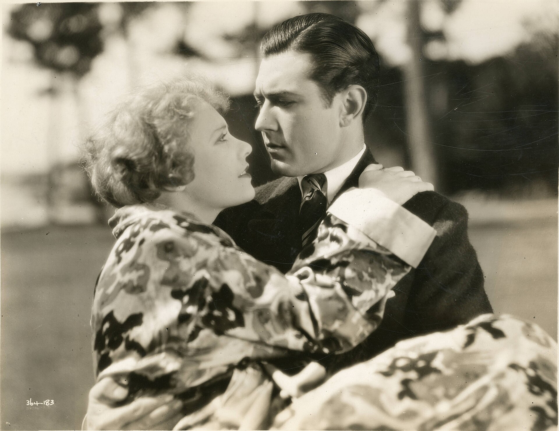 Imagem de referência de Our Dancing Daughters, descrito nos dados abertos como filme de 1928 dirigido por Harry Beaumont