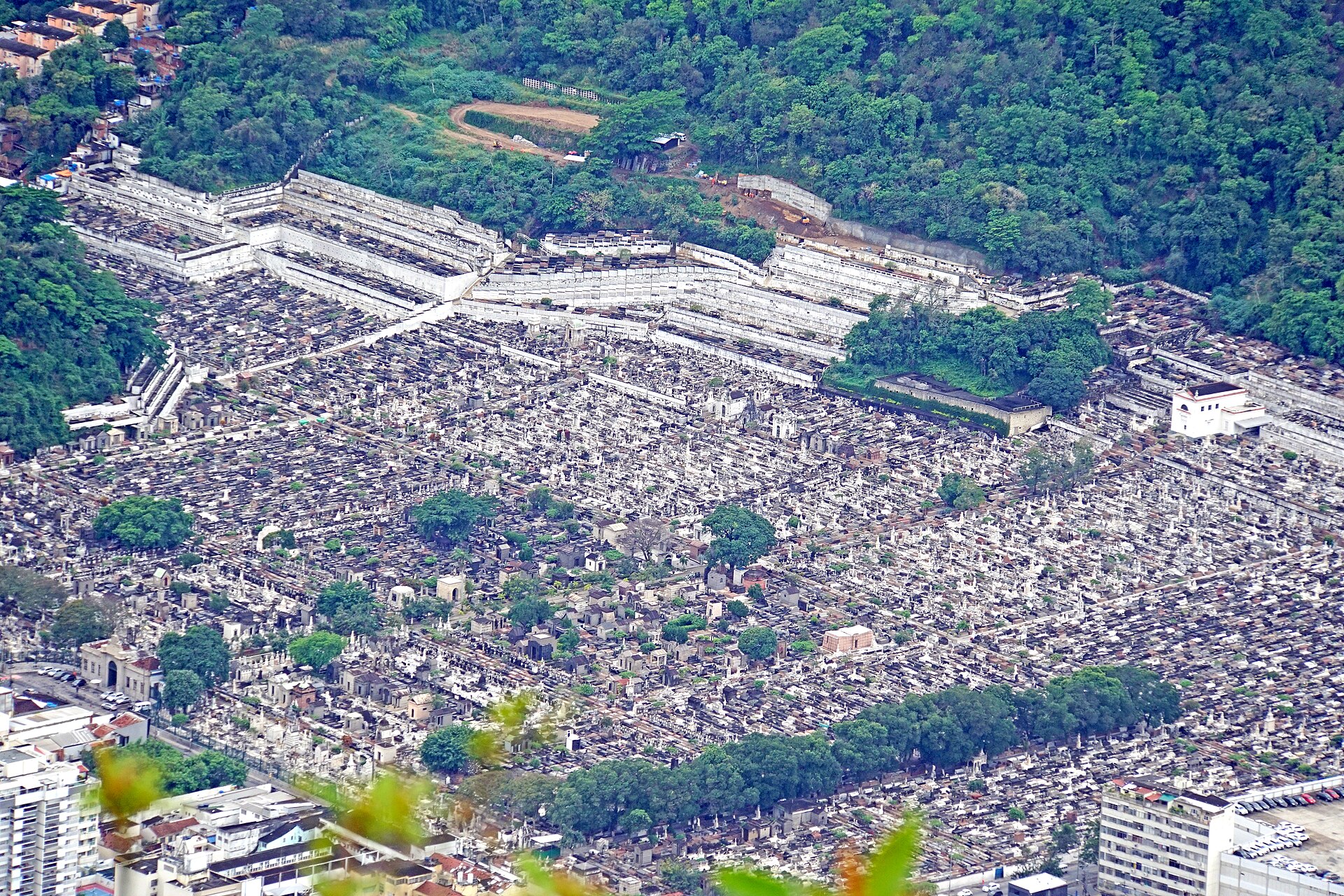 Imagem de referência de Cemitério de São João Batista, descrito nos dados abertos como cemitério do Rio de Janeiro