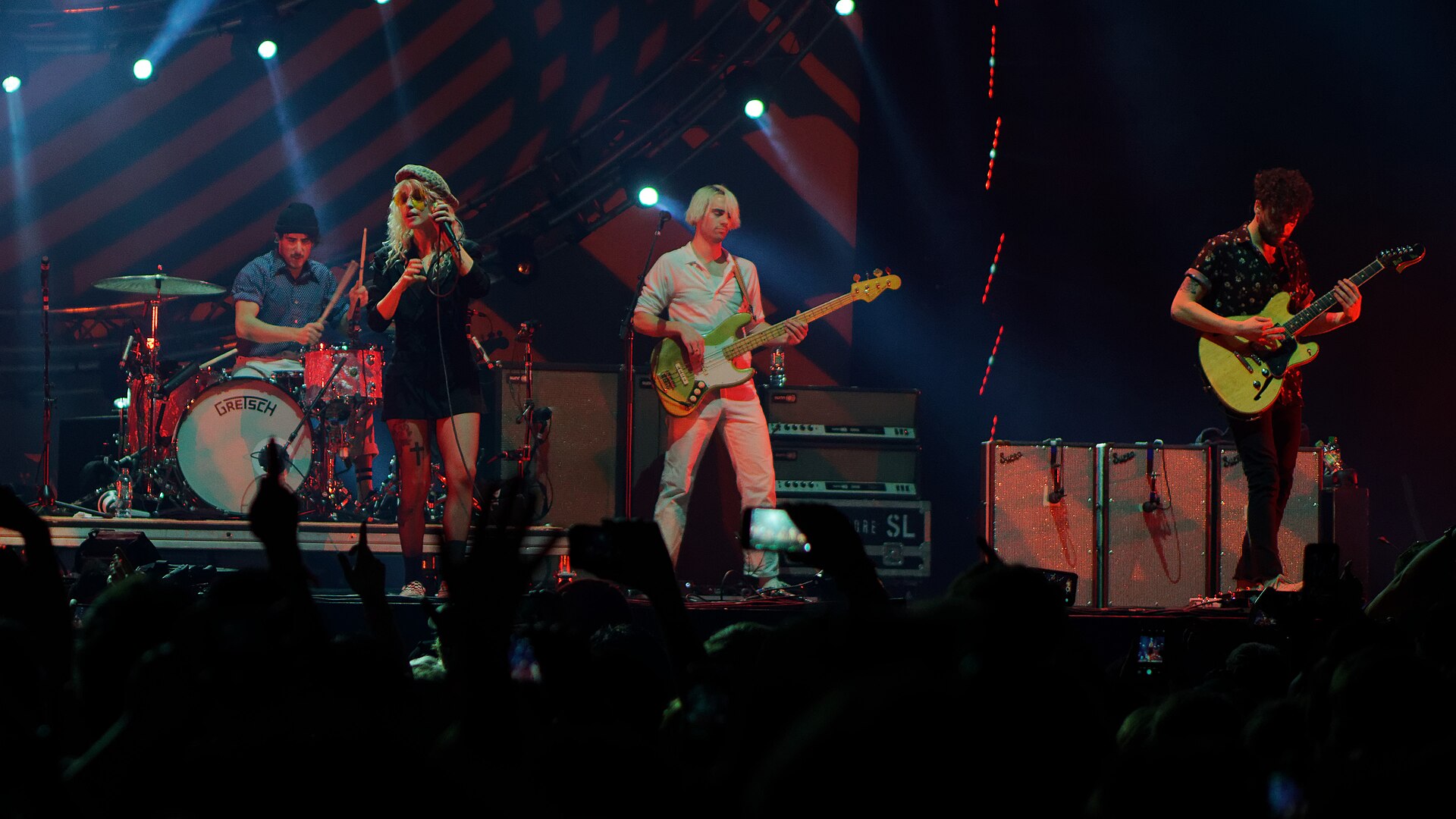 Imagem de referência de Paramore, descrito nos dados abertos como banda norte-americana de rock