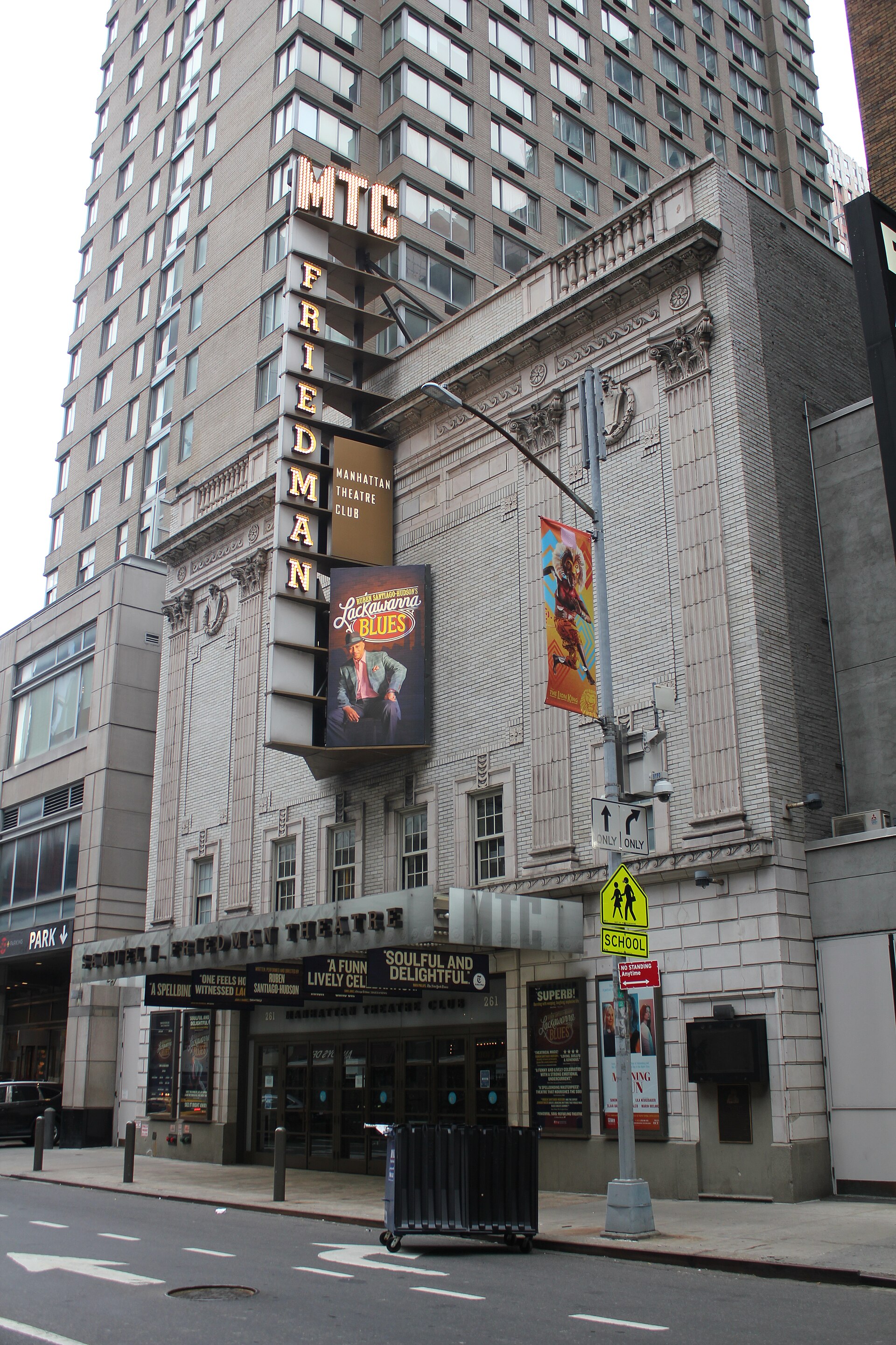 Imagem de referência de Samuel J. Friedman Theatre, descrito nos dados abertos como teatro da Broadway, em Nova Iorque, Estados Unidos
