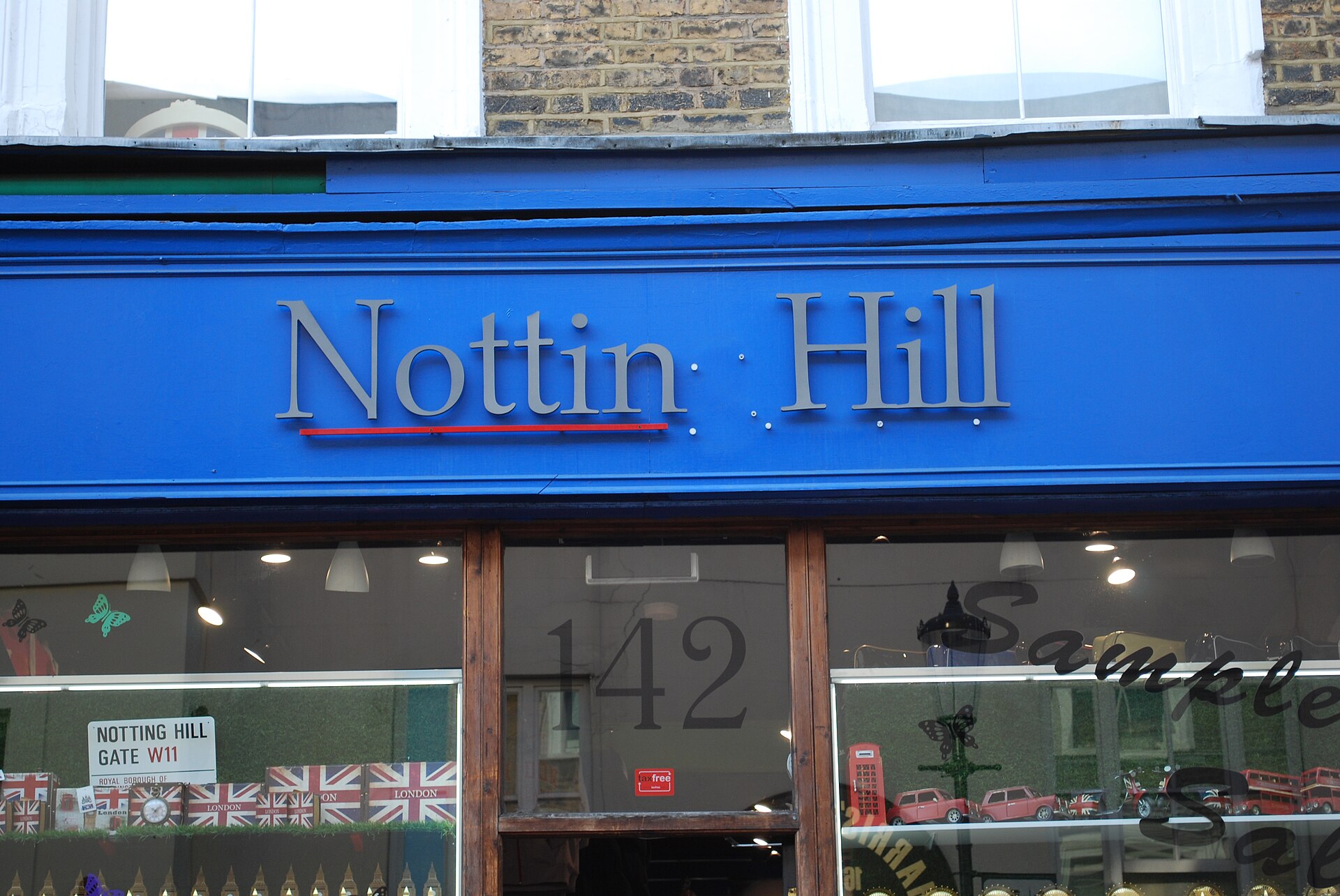 Imagem de referência de Notting Hill, descrito nos dados abertos como filme de 1999 dirigido por Roger Michell