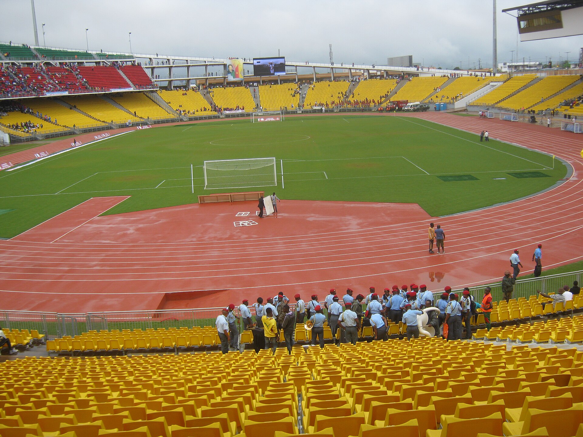Imagem de referência de Estádio Ahmadou Ahidjo, descrito nos dados abertos como estádio multiuso localizado em Iaundé, capital dos Camarões