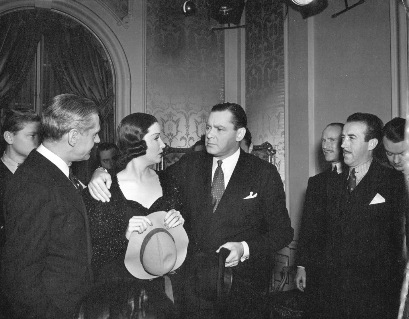 Imagem de referência de Mad About Music, descrito nos dados abertos como filme de 1938 dirigido por Norman Taurog, Bruce Manning e Joe Pasternak