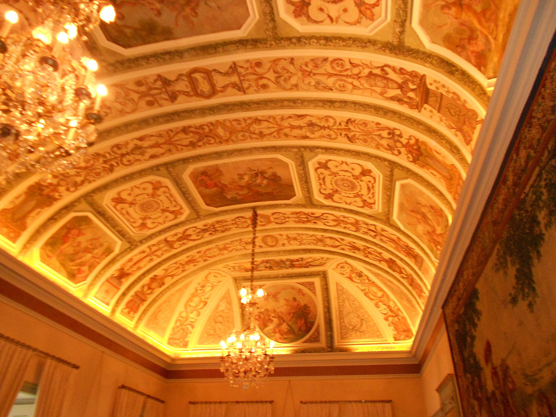 Imagem de referência de Salão Grande do Palácio de Santos, descrito nos dados abertos como conjunto de pinturas de cenas mitológicas e outras de Pedro Alexandrino de Carvalho