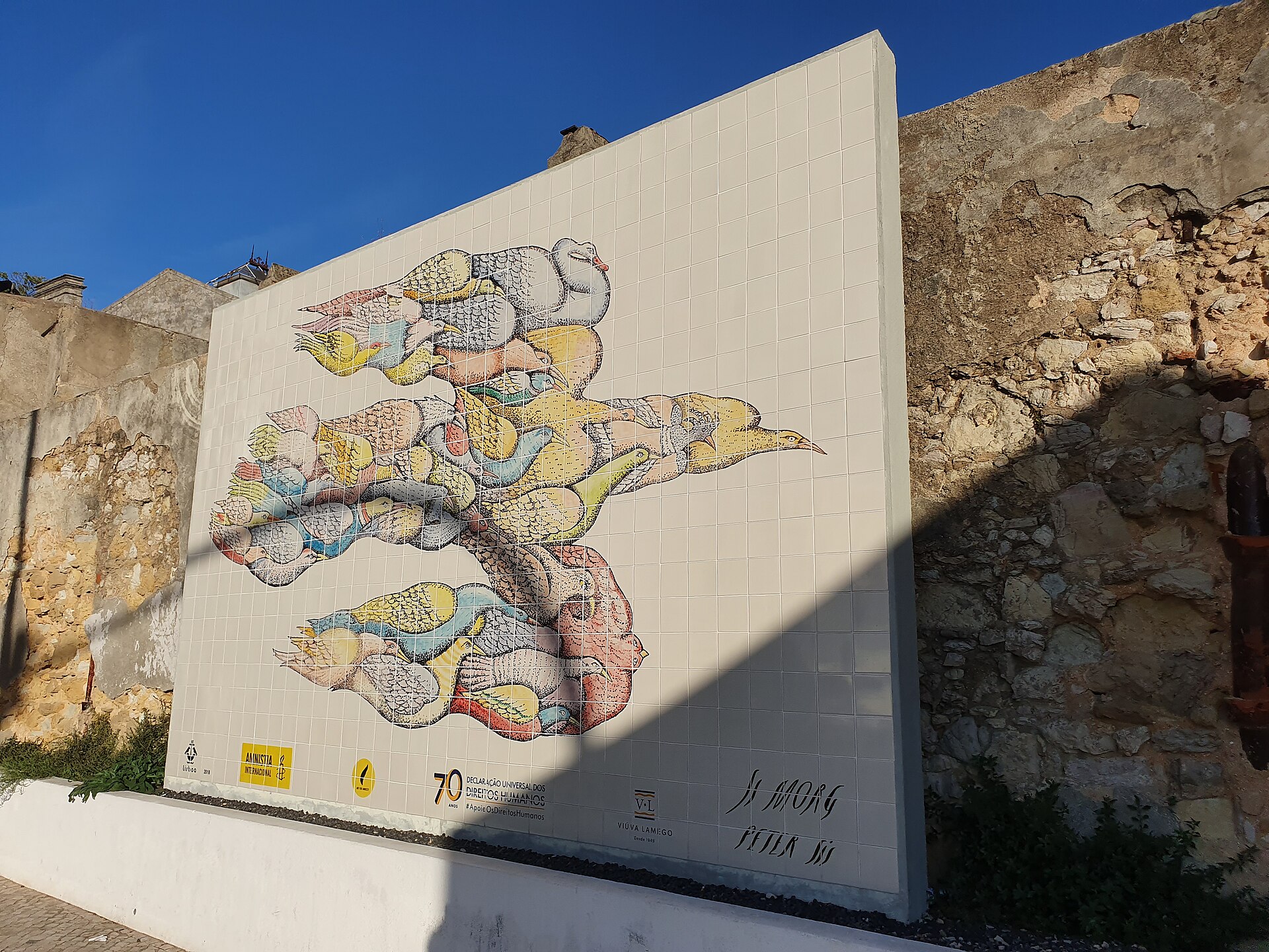 Imagem de referência de Si Morg, descrito nos dados abertos como painel de azulejos com desenho de Petr Sís