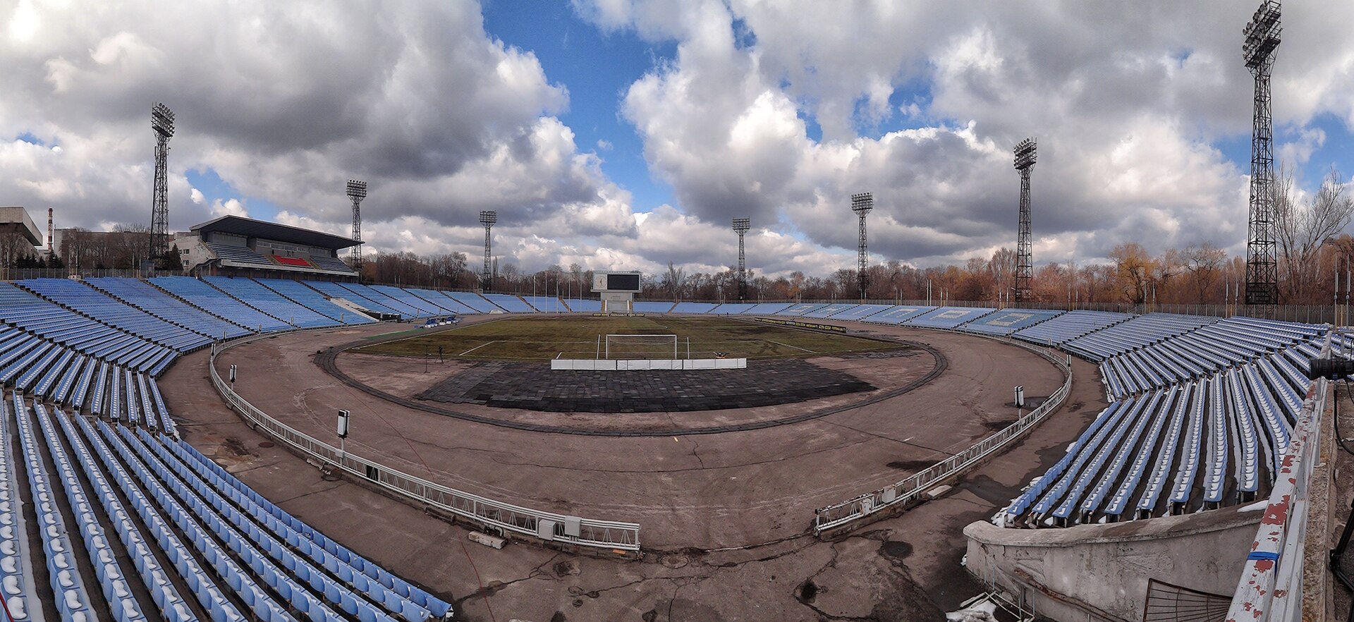 Imagem de referência de Estádio Meteor, descrito nos dados abertos como estádio em Dnipro, Ucrânia