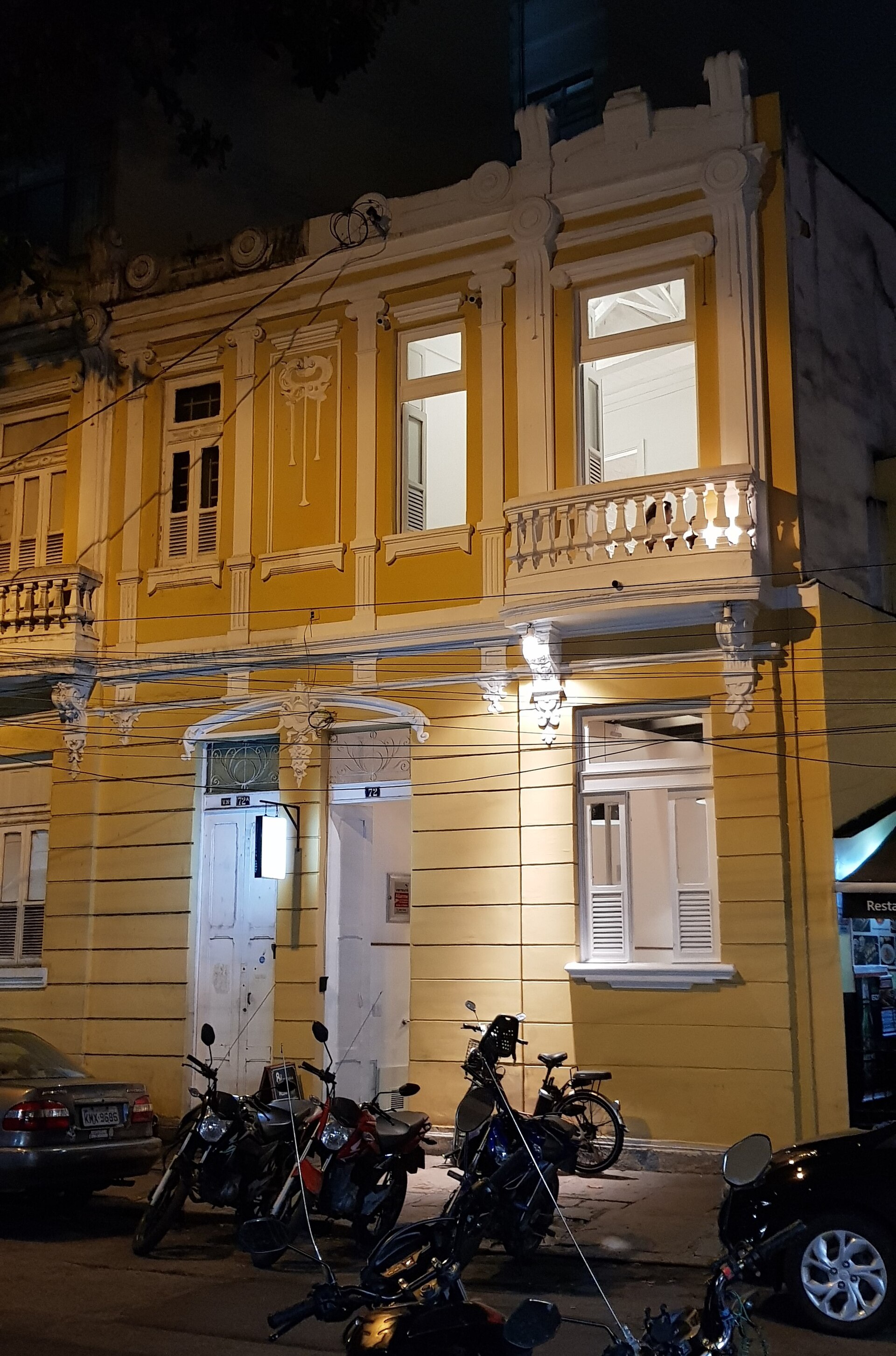Imagem de referência de Edifício à Rua São Salvador, 72, descrito nos dados abertos como bem tombado pelo Instituto Estadual do Patrimônio Cultural do Rio de Janeiro na cidade do Rio de Janeiro