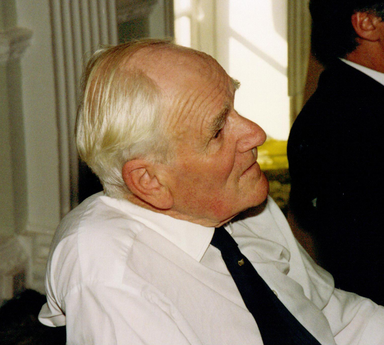 Imagem de referência relacionada a Desmond Llewelyn, item descrito como registro de referência sobre Desmond Llewelyn, organizado a partir de dados estruturados abertos