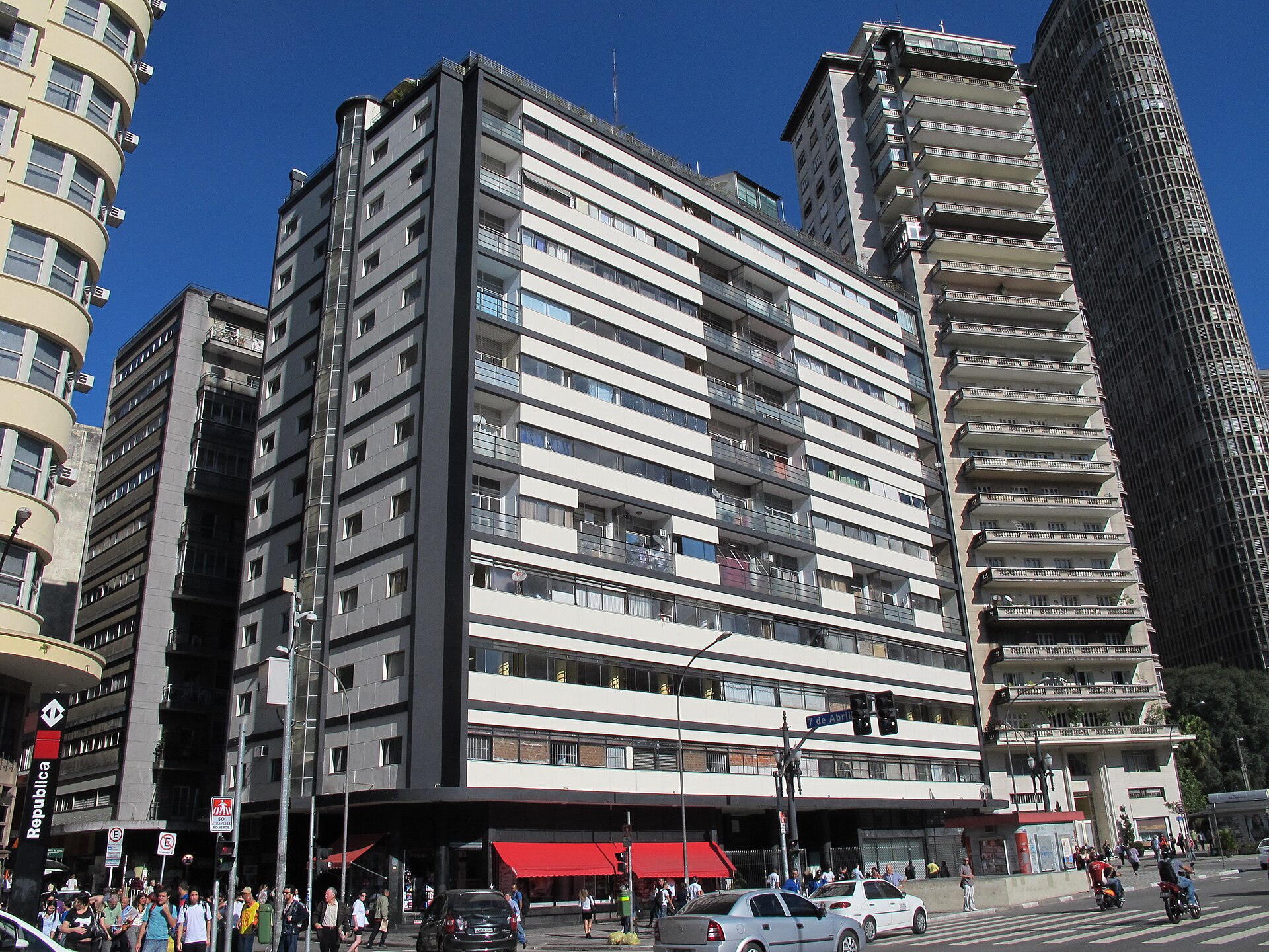 Imagem de referência relacionada a Edifício Esther, item descrito como edifício em São Paulo, Brasil