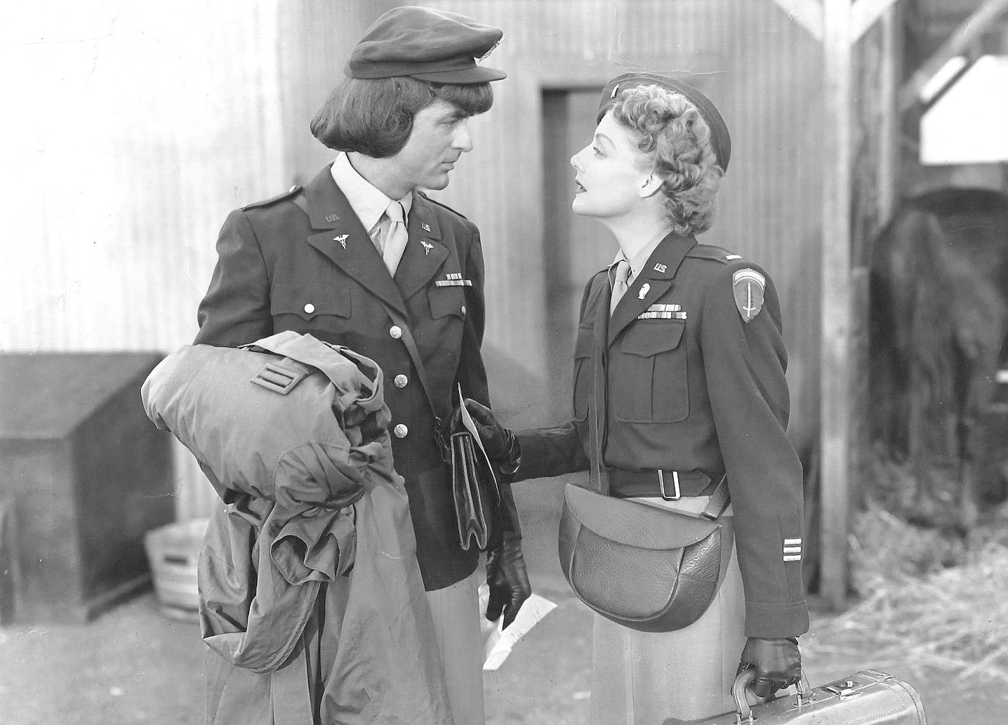 Imagem de referência de I Was a Male War Bride, descrito nos dados abertos como filme de 1950 dirigido por Howard Hawks