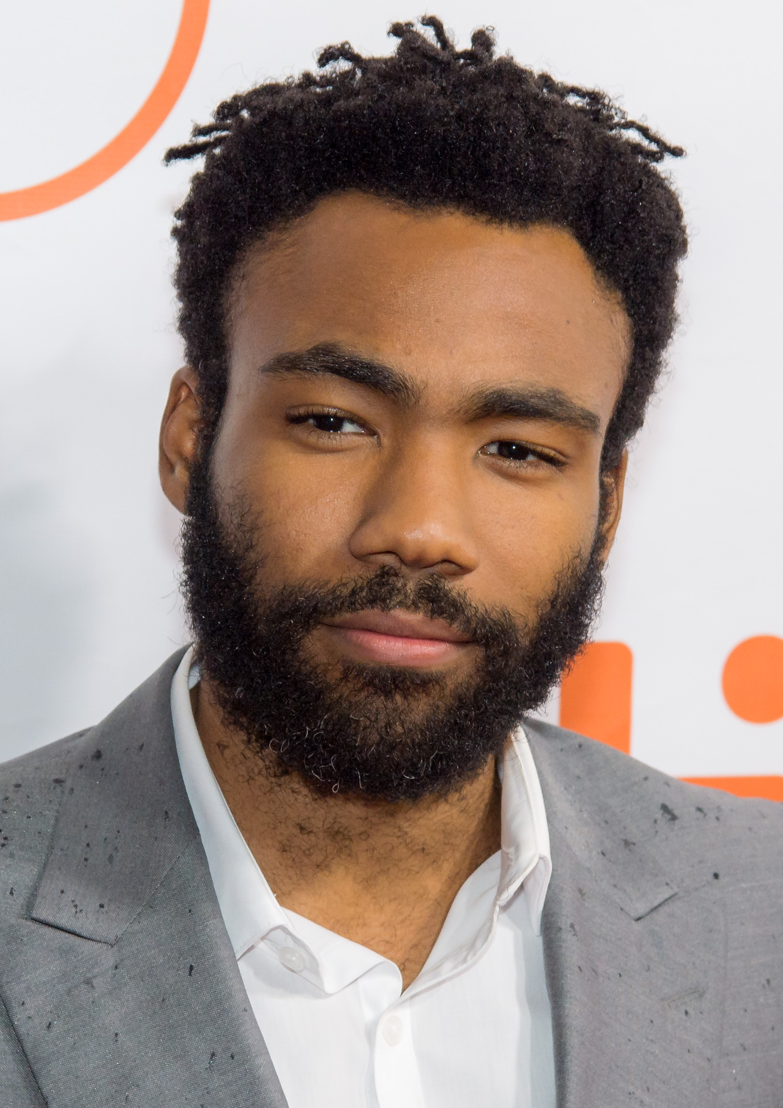 Imagem de referência de Donald Glover, descrito nos dados abertos como ator, roteirista, humorista, músico e rapper estadunidense