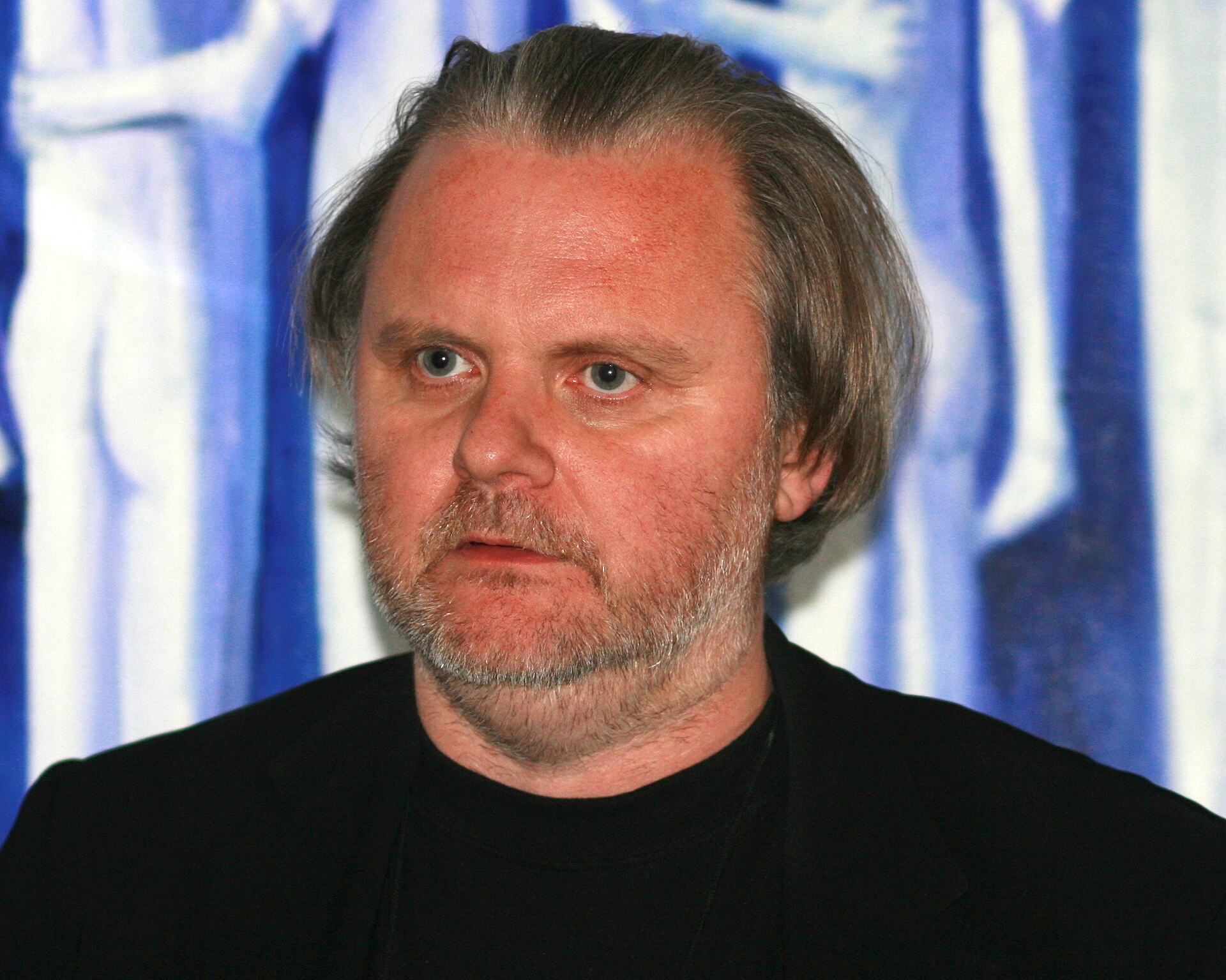 Imagem de referência relacionada a Jon Fosse, item descrito como escritor norueguês