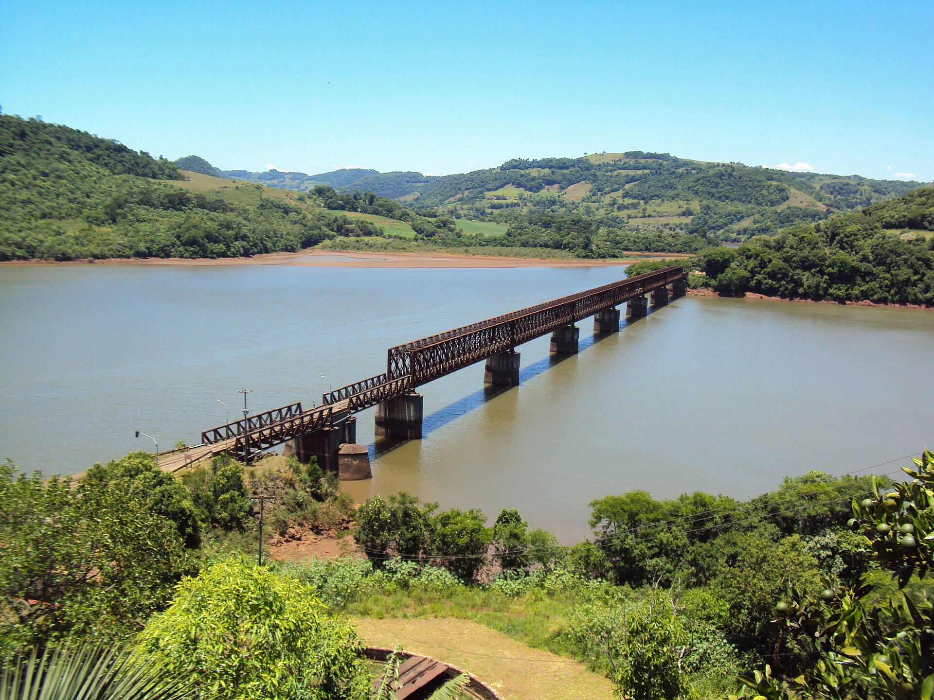Imagem de referência de Estrada de Ferro São Paulo Rio Grande, descrito nos dados abertos como antiga ferrovia no sul do Brasil