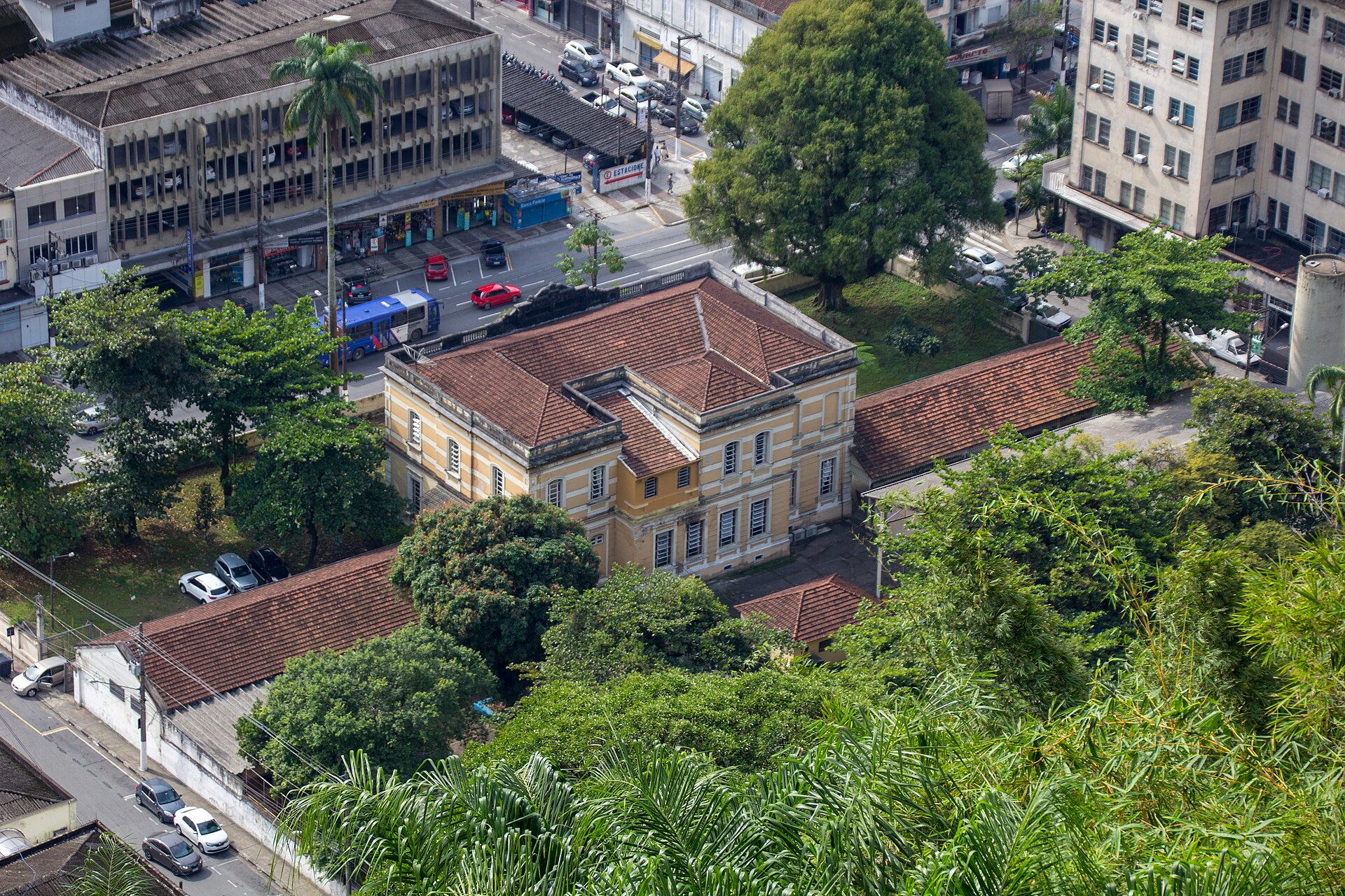 Imagem de referência de Escola Estadual Barnabé, descrito nos dados abertos como edifício em Santos, Brasil