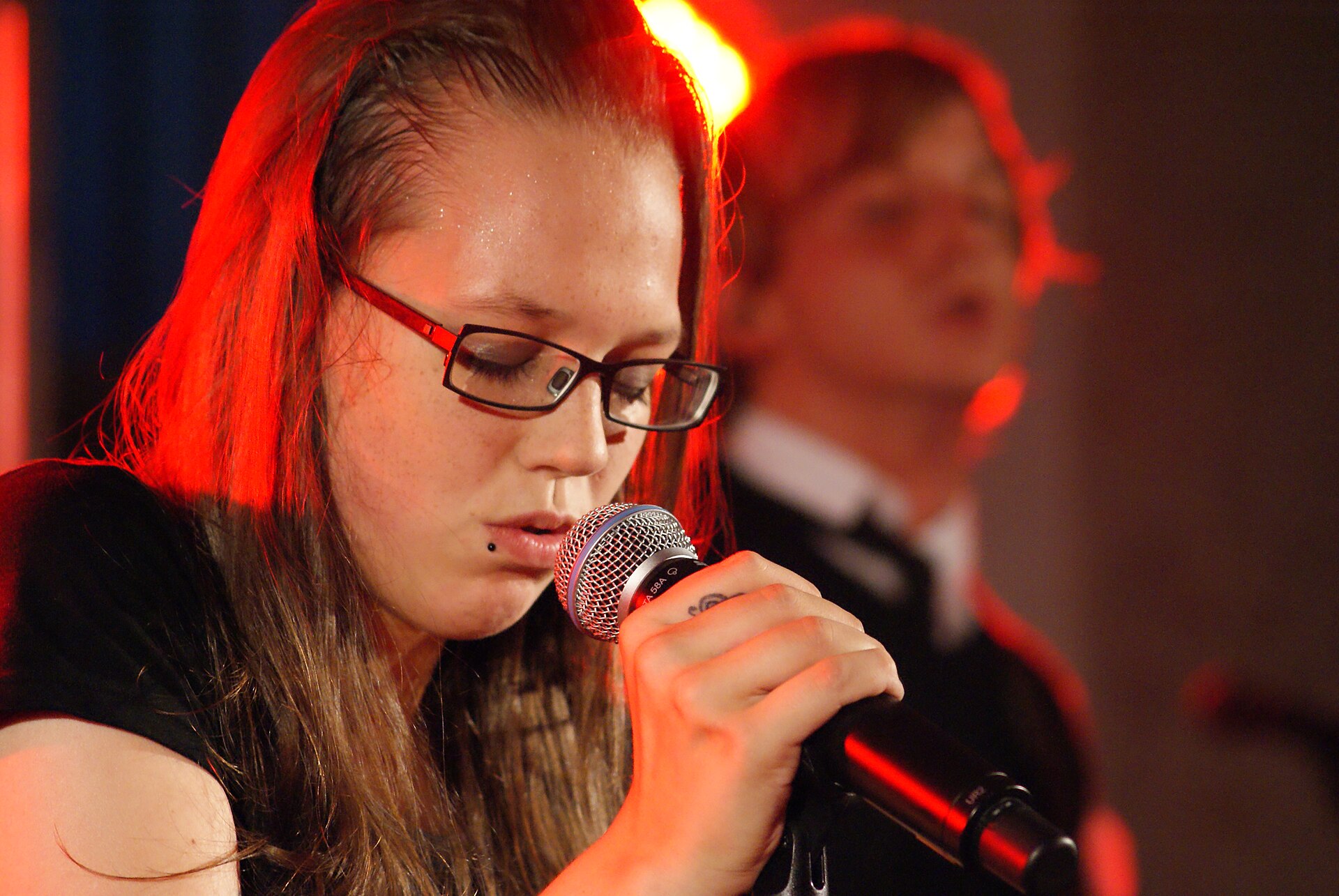 Imagem de referência relacionada a Stefanie Heinzmann, item descrito como cantora suíça