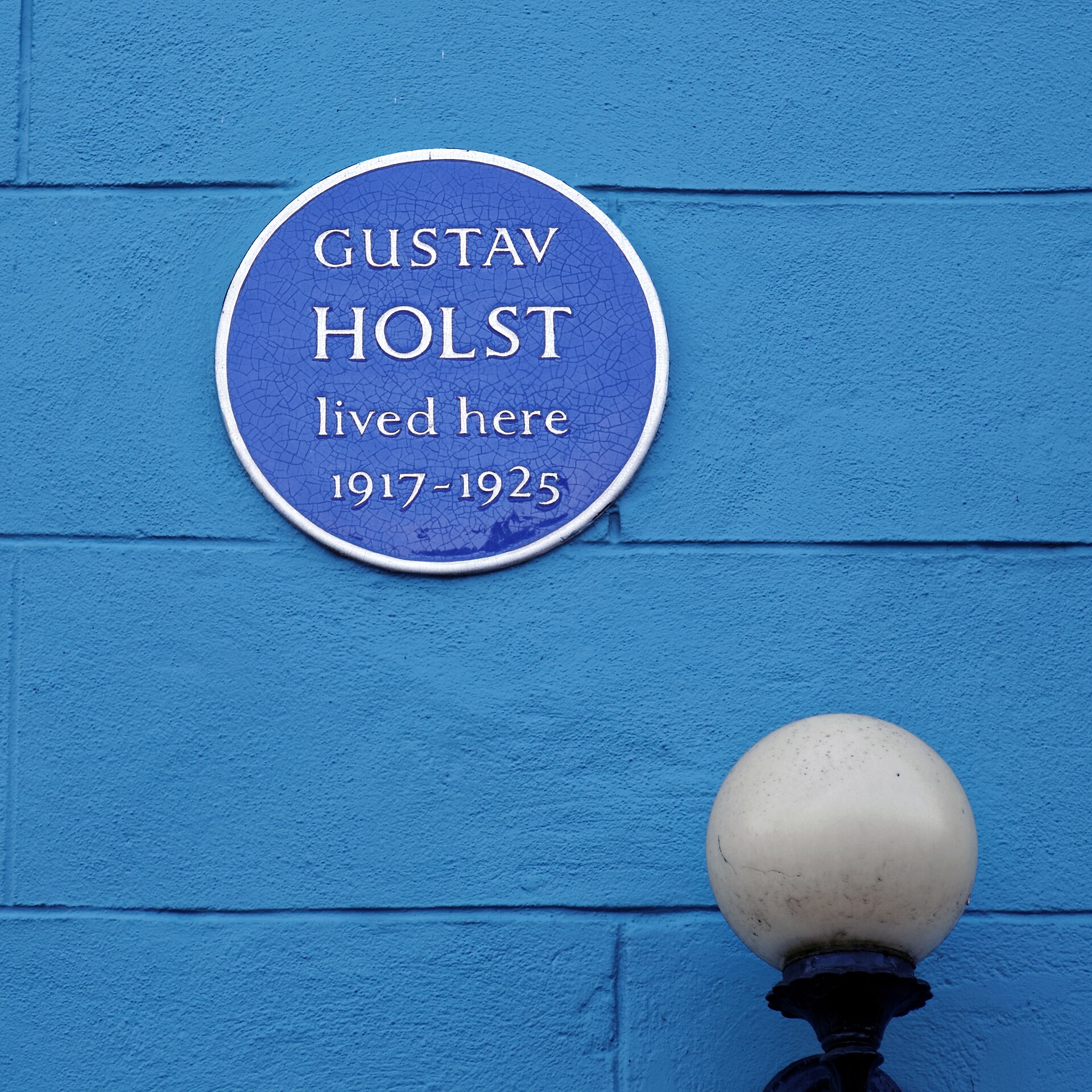 Imagem de referência de Gustav Holst, descrito nos dados abertos como compositor britânico (1874–1934)