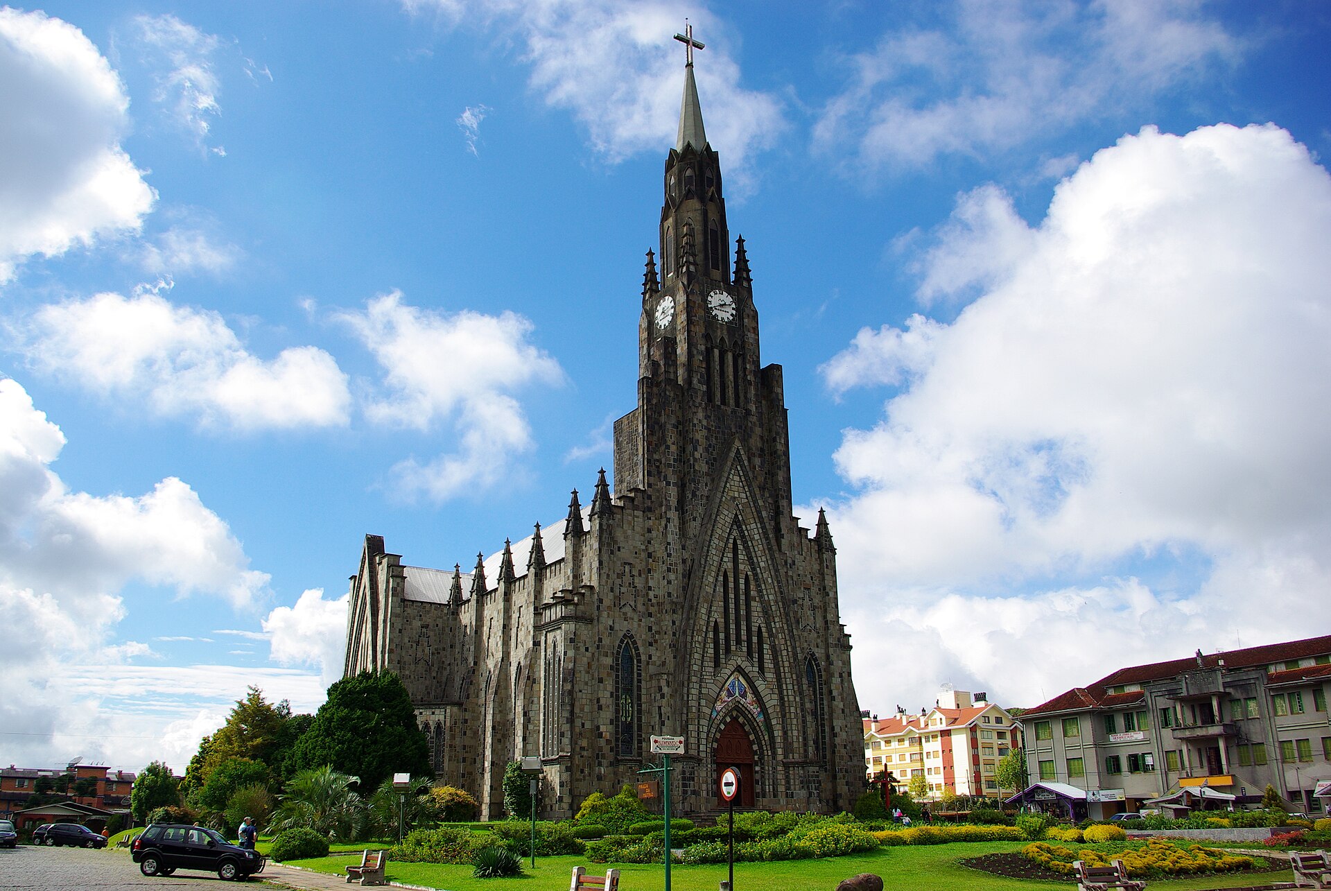 Imagem de referência de Catedral de Pedra, descrito nos dados abertos como igreja em Canela, Brasil