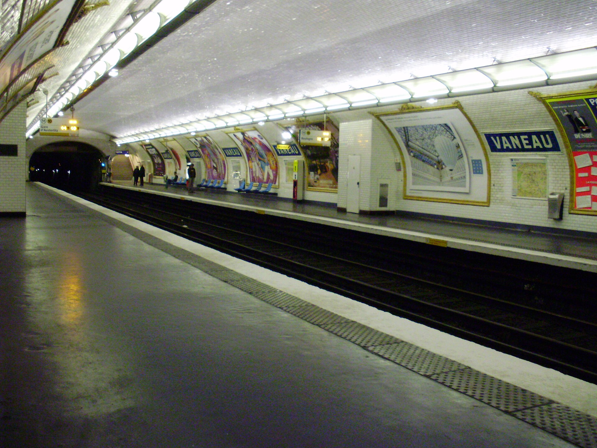 Imagem de referência de Vaneau, descrito nos dados abertos como estação do Metropolitano de Paris