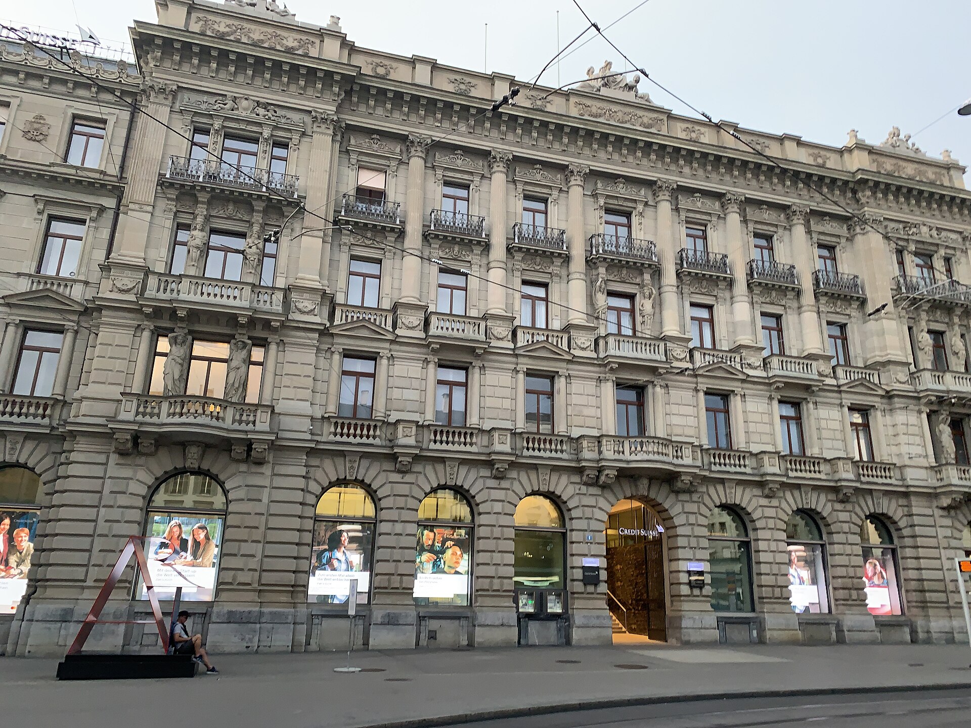 Imagem de referência relacionada a Credit Suisse, item descrito como registro de referência sobre Credit Suisse, organizado a partir de dados estruturados abertos
