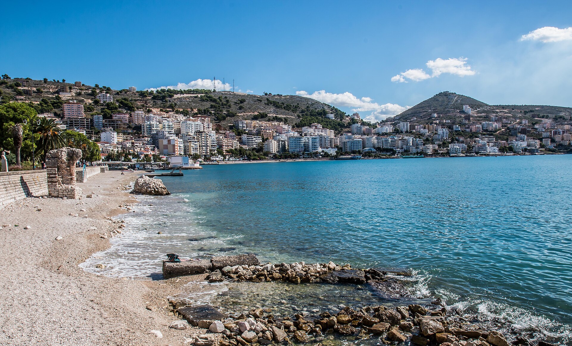 Imagem de referência relacionada a Sarandë, item descrito como registro de referência sobre Sarandë, organizado a partir de dados estruturados abertos