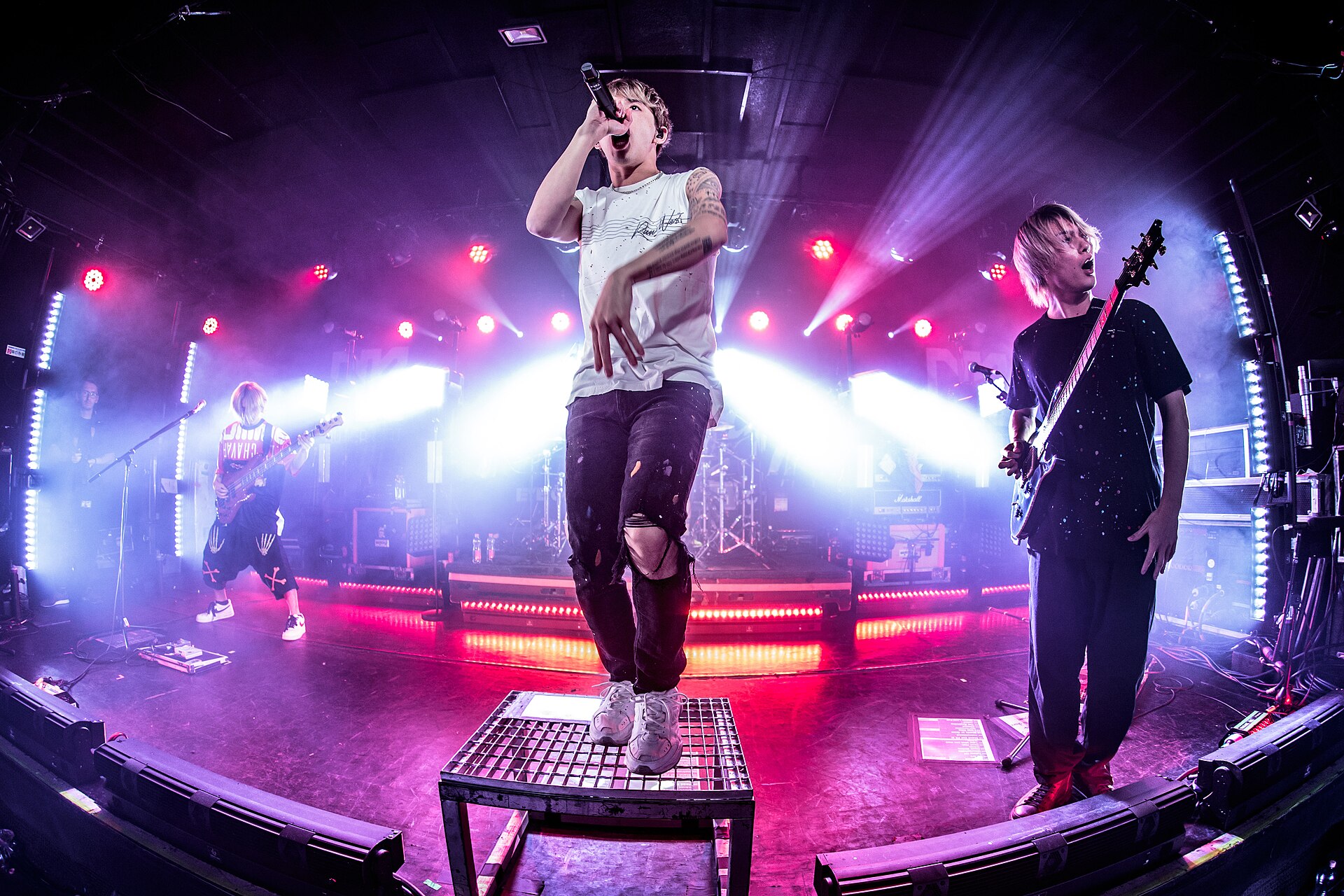 Imagem de referência de One Ok Rock, descrito nos dados abertos como rock japonês🤘
