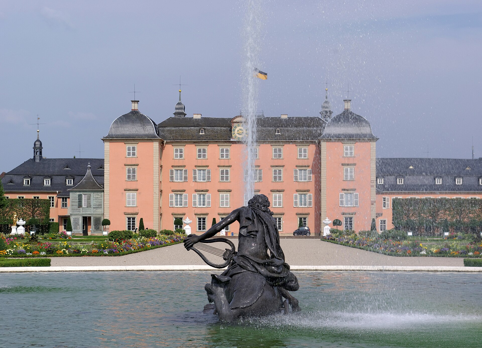 Imagem de referência de Schloss Schwetzingen, descrito nos dados abertos como museu em Schwetzingen, Alemanha