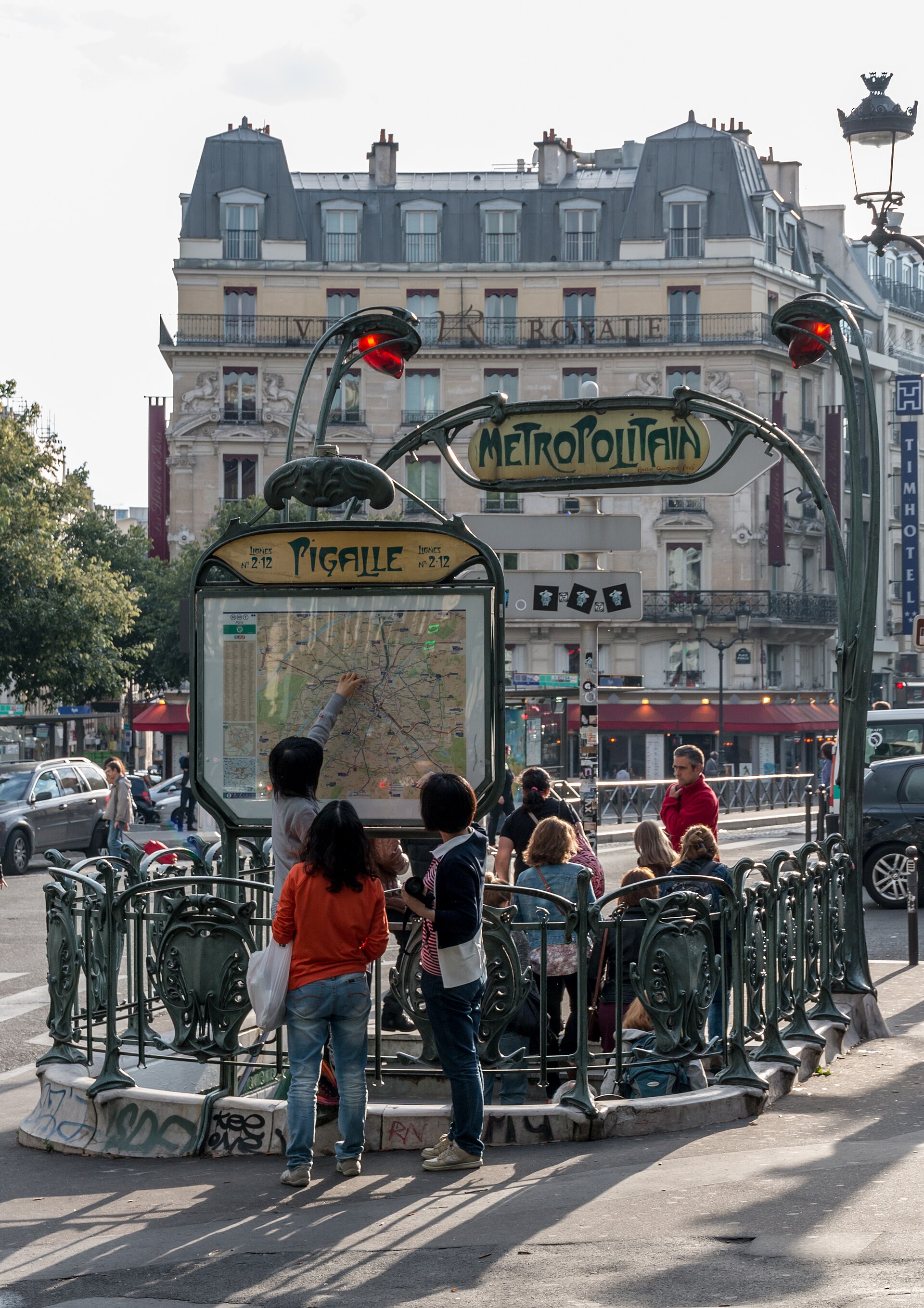Imagem de referência de Pigalle, descrito nos dados abertos como estação do Metropolitano de Paris