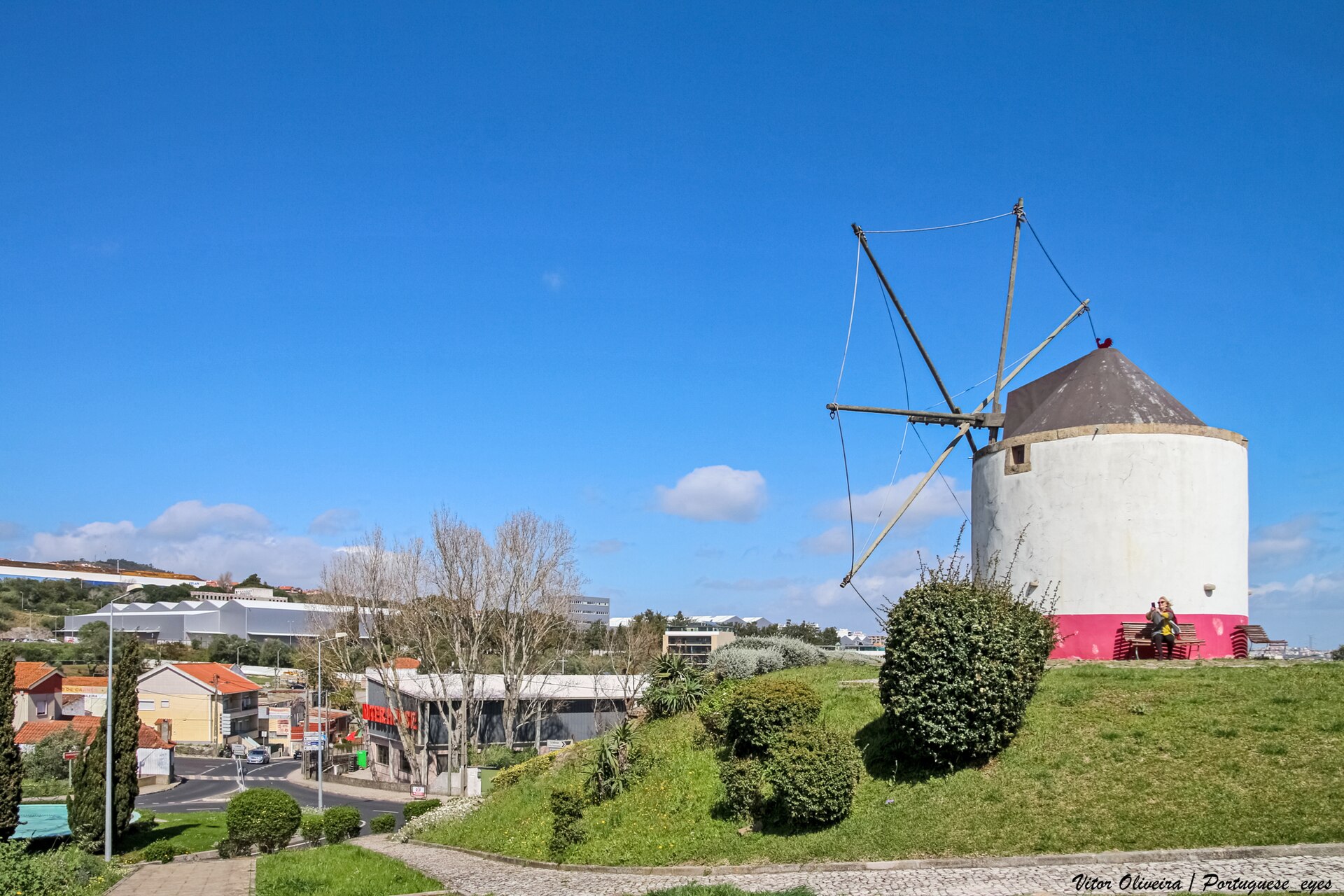 Imagem de referência relacionada a Famões, item descrito como vila portuguesa do Município de Odivelas