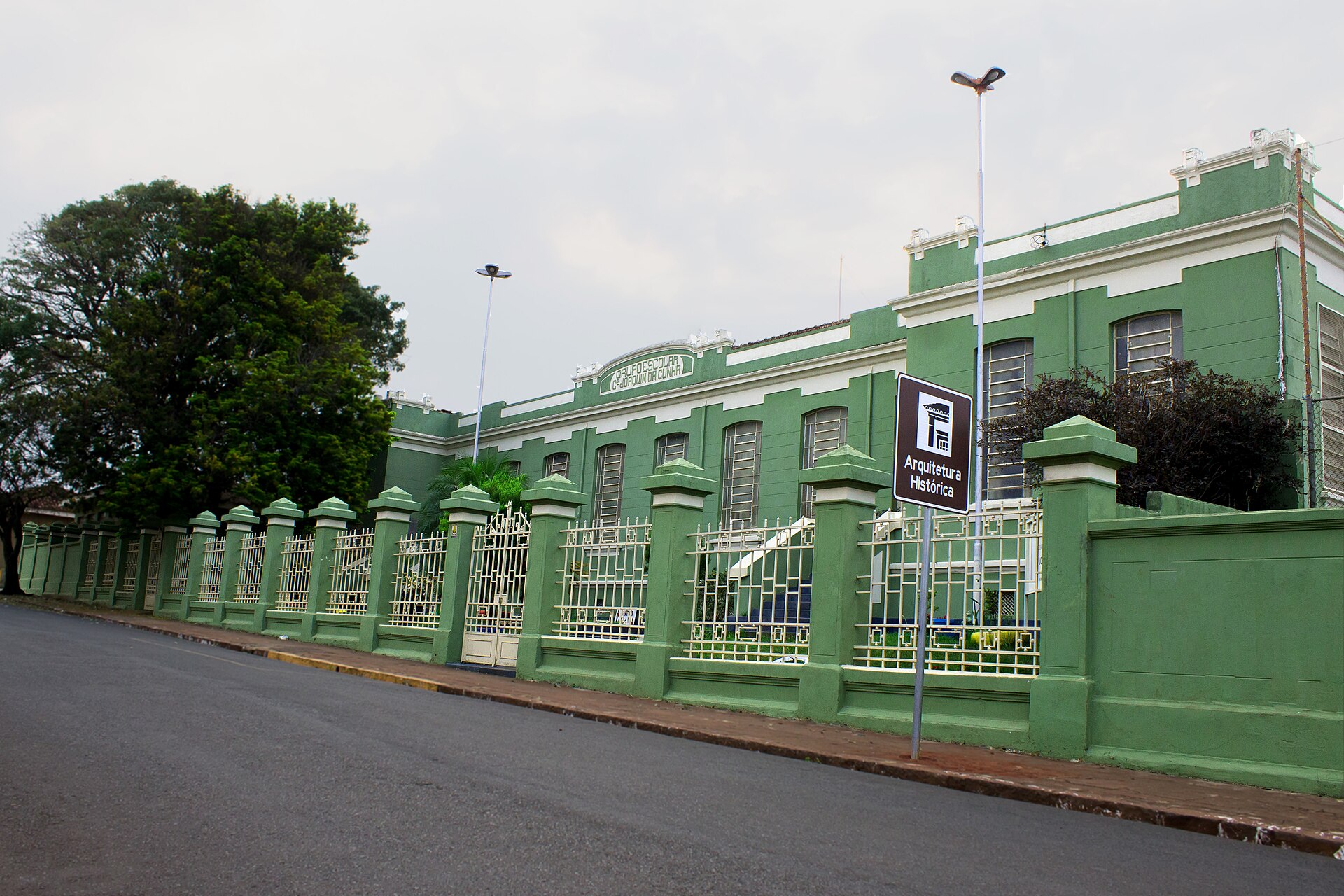 Imagem de referência de E.M.E.F. Coronel Joaquim da Cunha, descrito nos dados abertos como bem tombado pelo CONDEPHAAT na cidade de Altinópolis