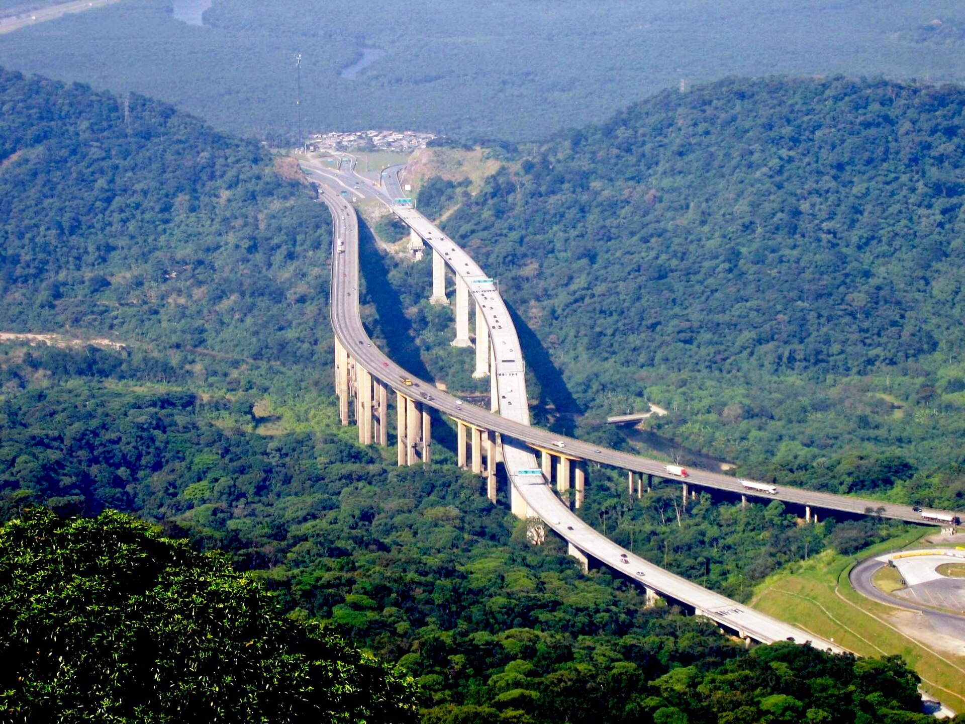 Imagem de referência de Rodovia dos Imigrantes, descrito nos dados abertos como rodovia estadual de São Paulo entre São Paulo e a Baixada Santista