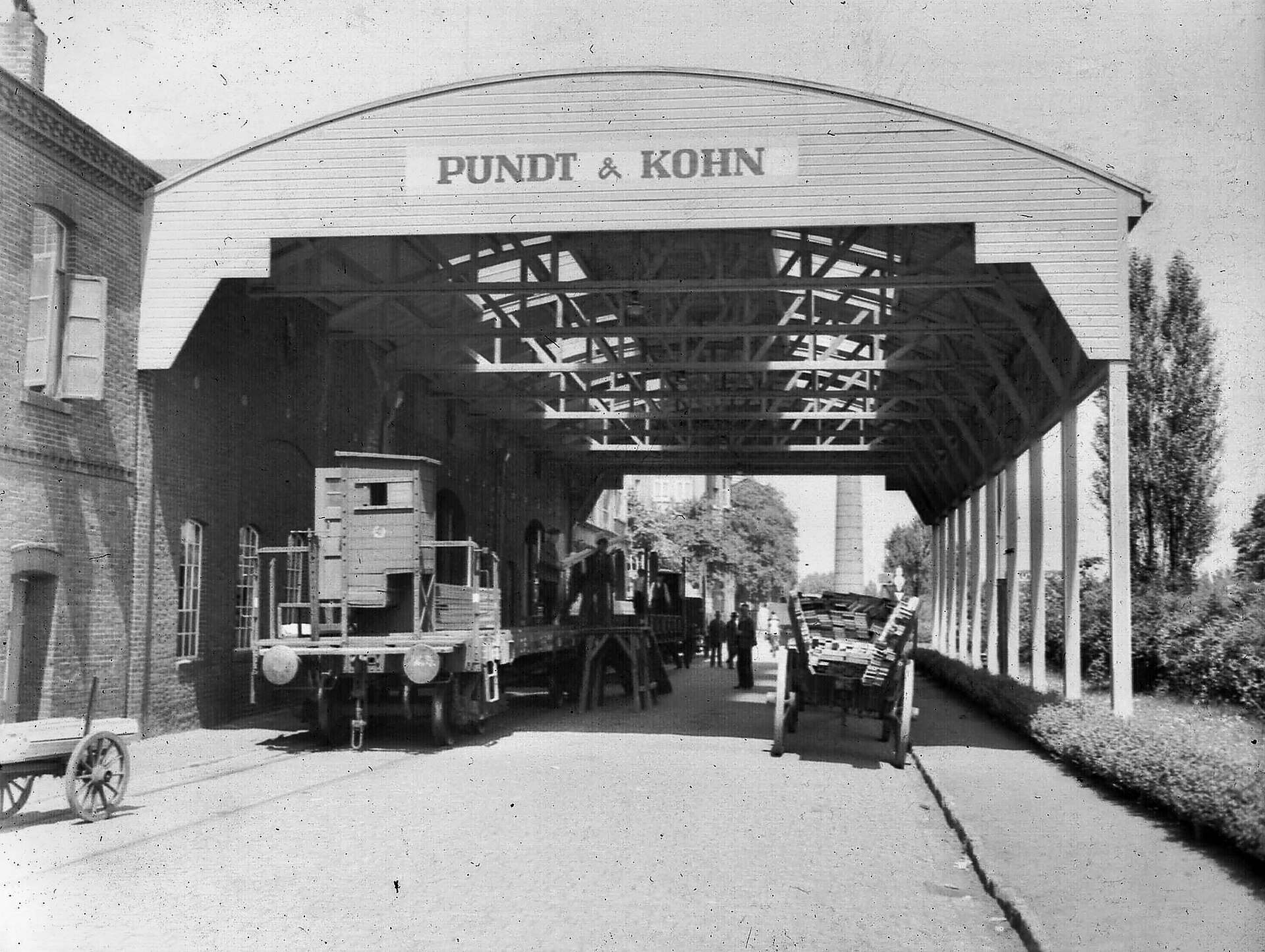Imagem de referência relacionada a Pundt & Kohn, item descrito como registro de referência sobre Pundt & Kohn, organizado a partir de dados estruturados abertos